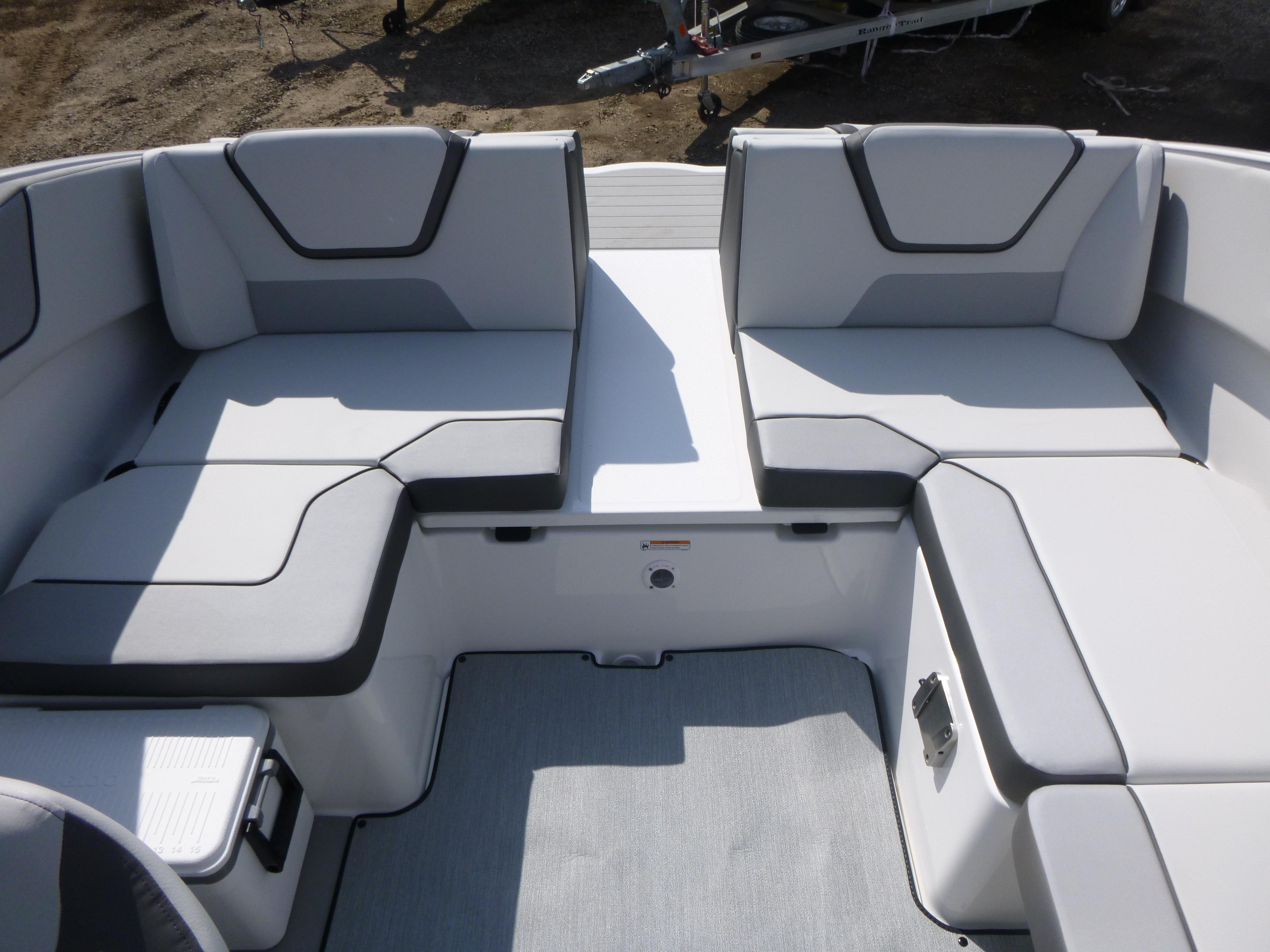 2025 Yamaha Boats AR220 Gallery