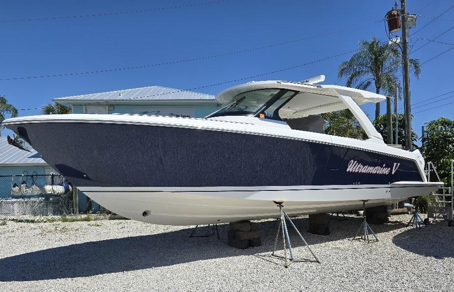 Tiara Yachts 38 LS