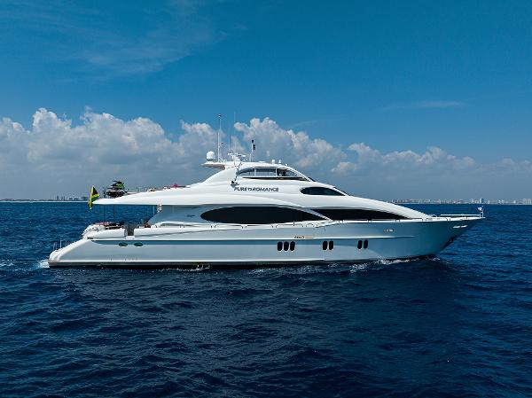Lazzara 110 Pure Romance - Exterior Profile