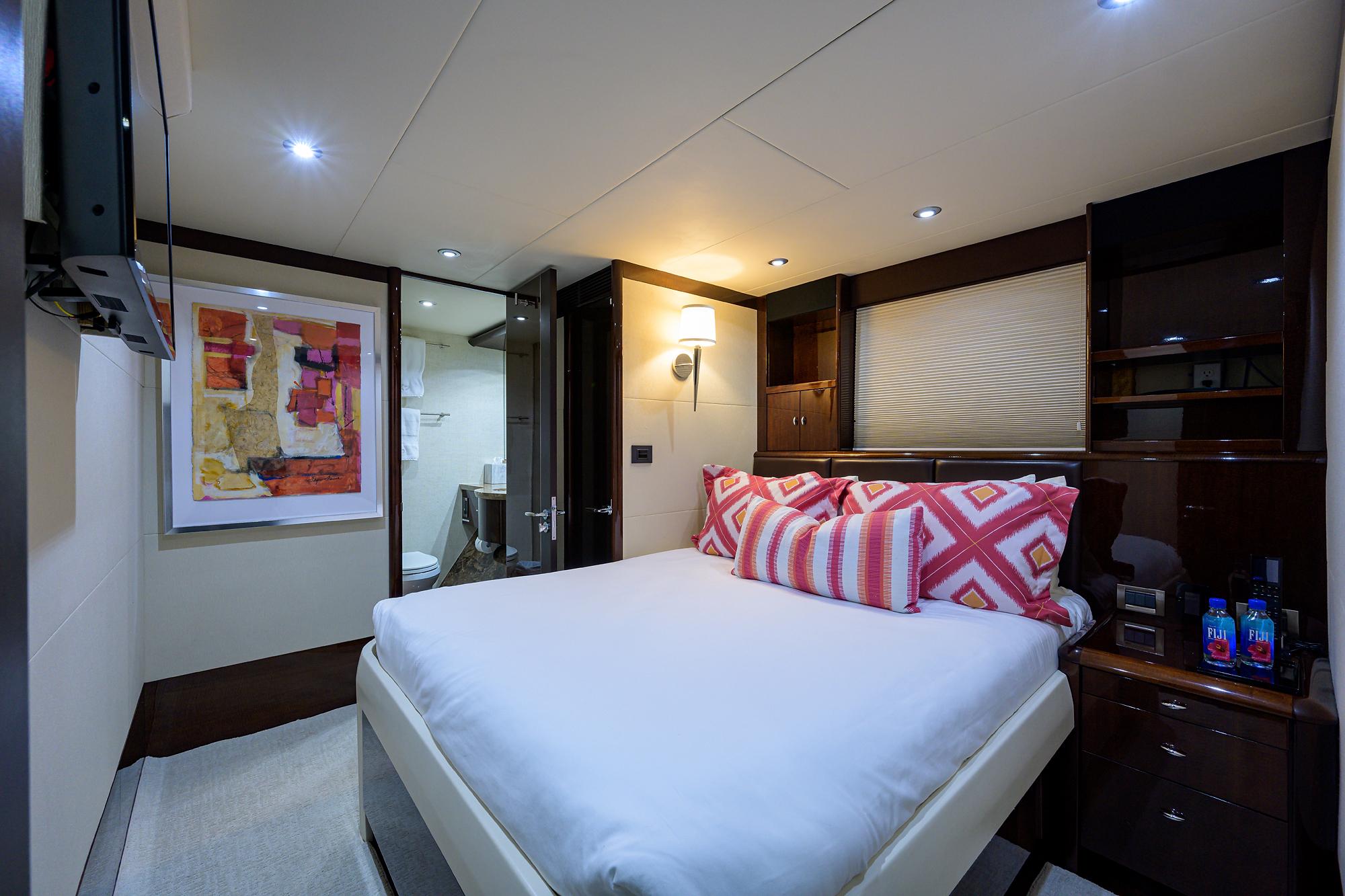 Lazzara 110 Pure Romance - Starboard Guest Stateroom