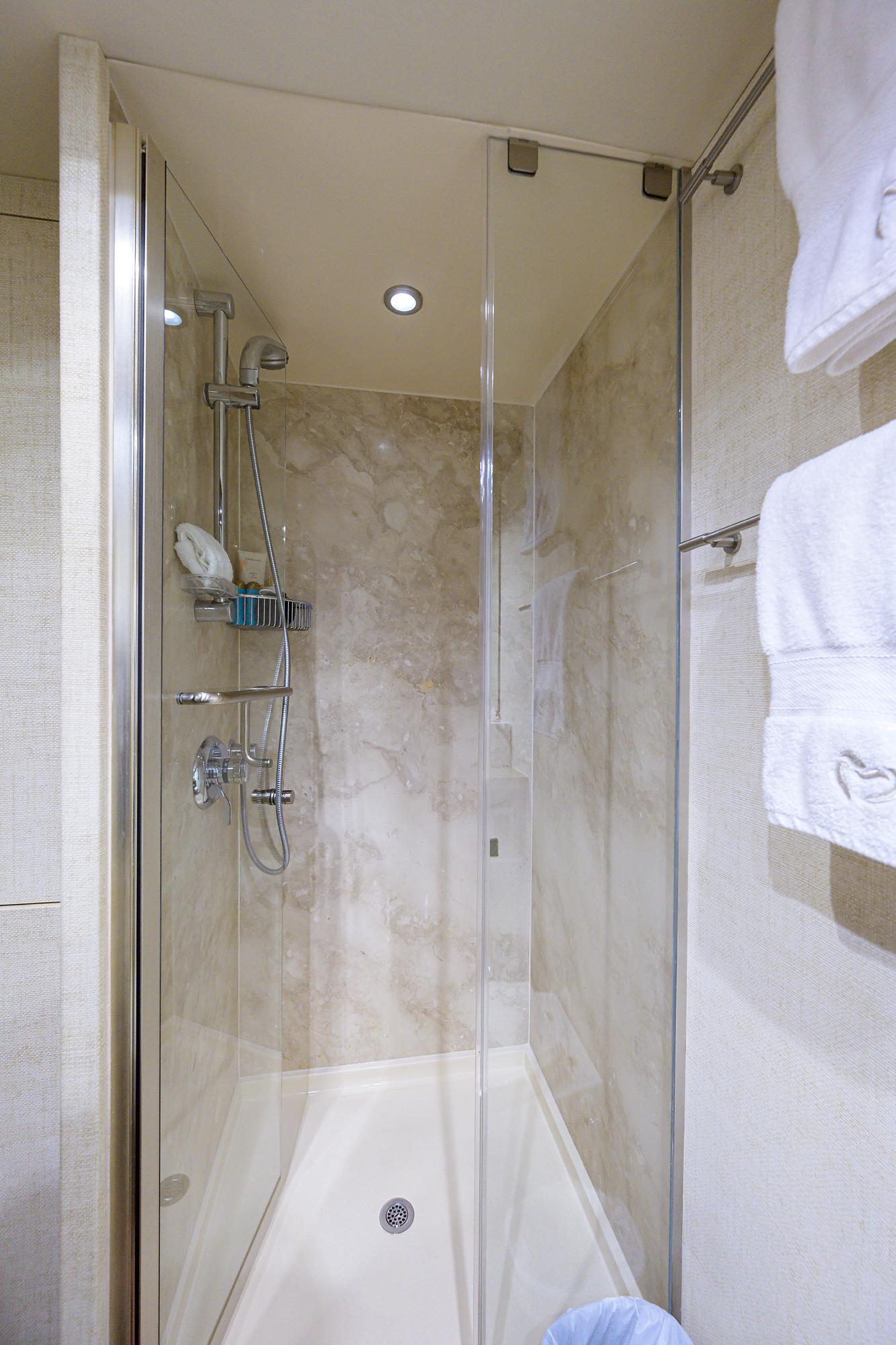Lazzara 110 Pure Romance - Starboard Guest Stateroom Shower