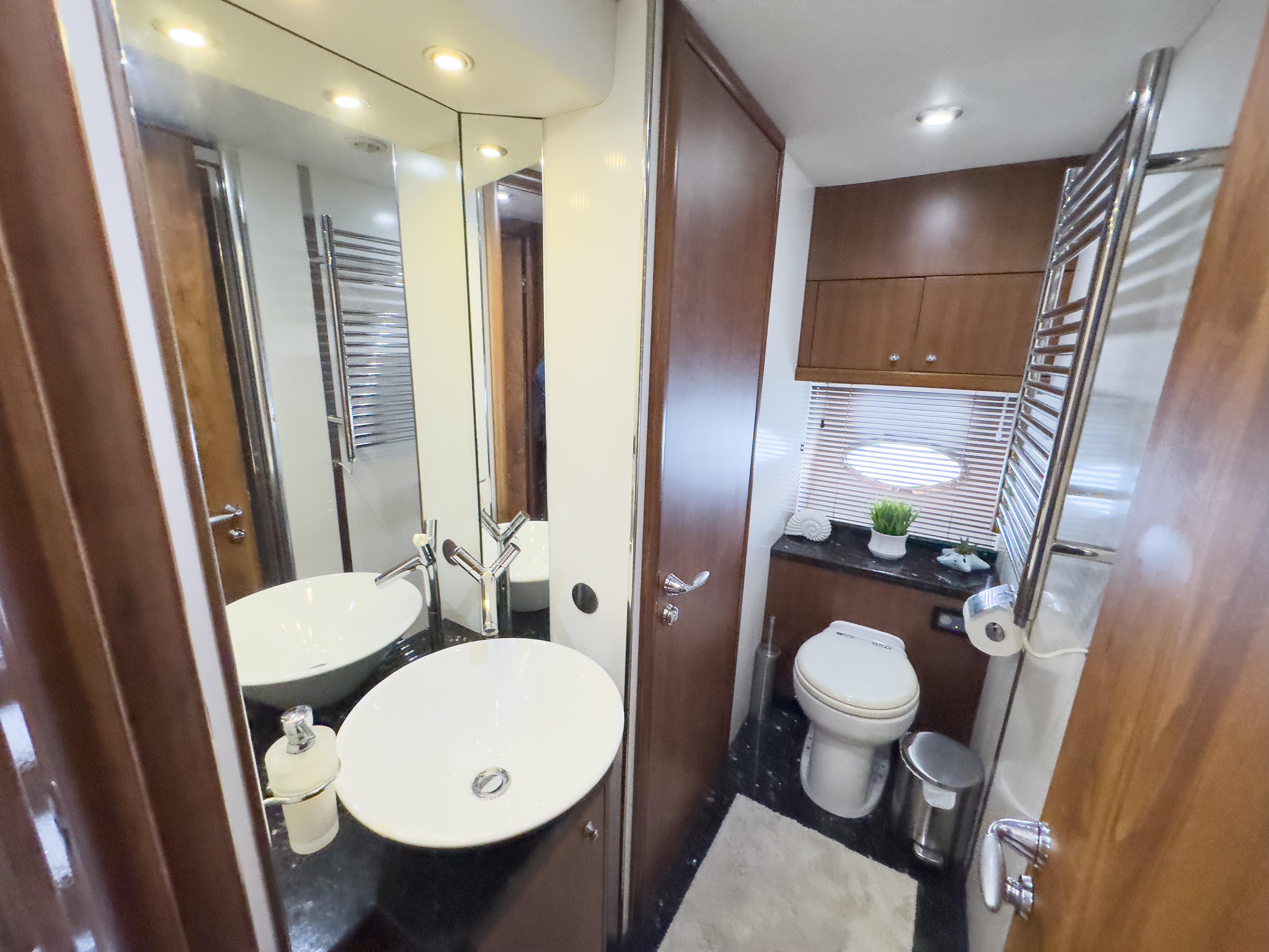 Sunseeker-Predator 82 2006-THE GAMBLER FL-US-9651031 | Thumbnail