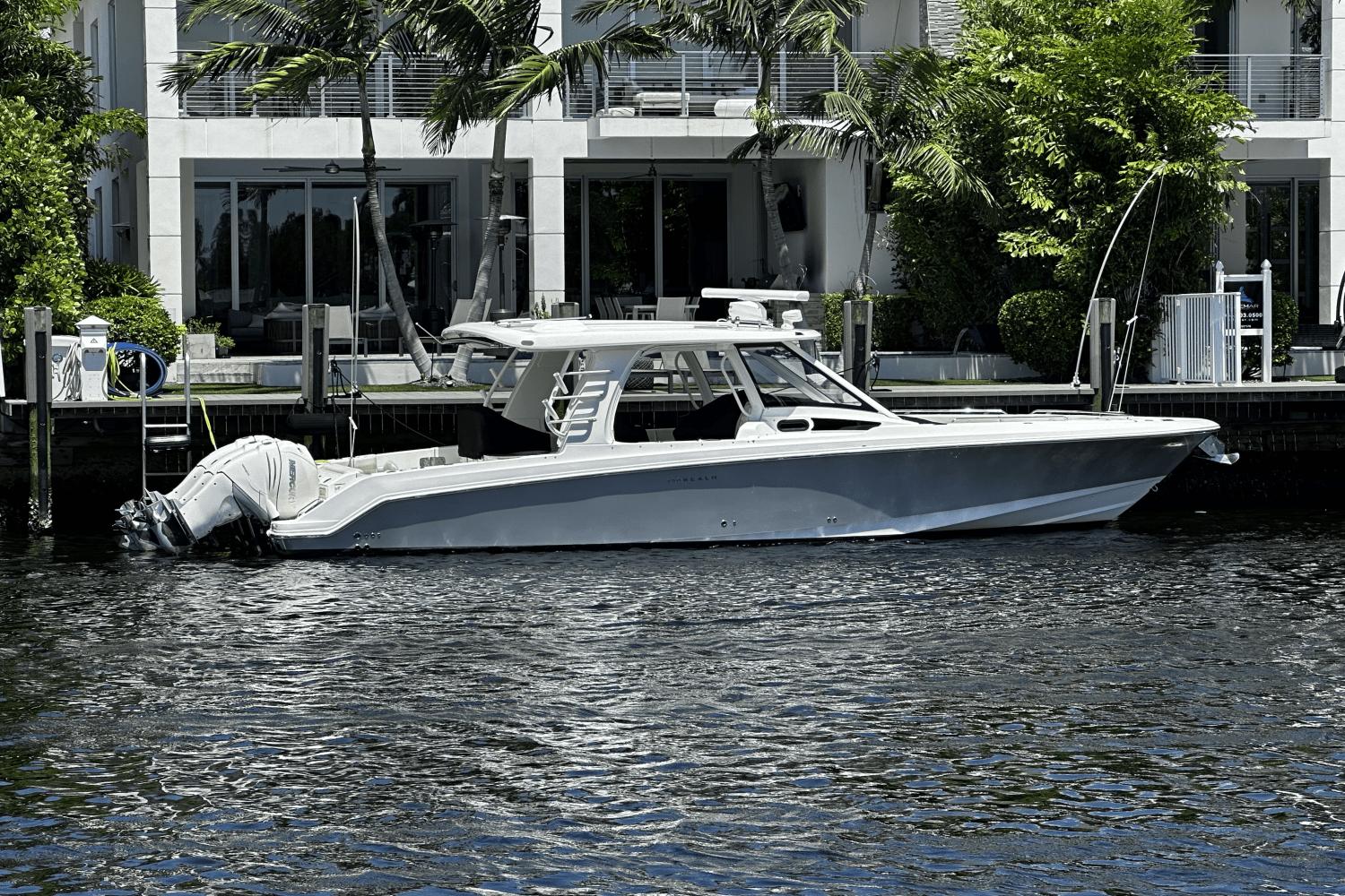 2019 Boston Whaler 350 realm