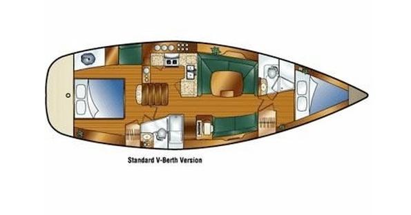 Floor plan of Hunter 44 Deck Salon 2007, standard V-berth version.