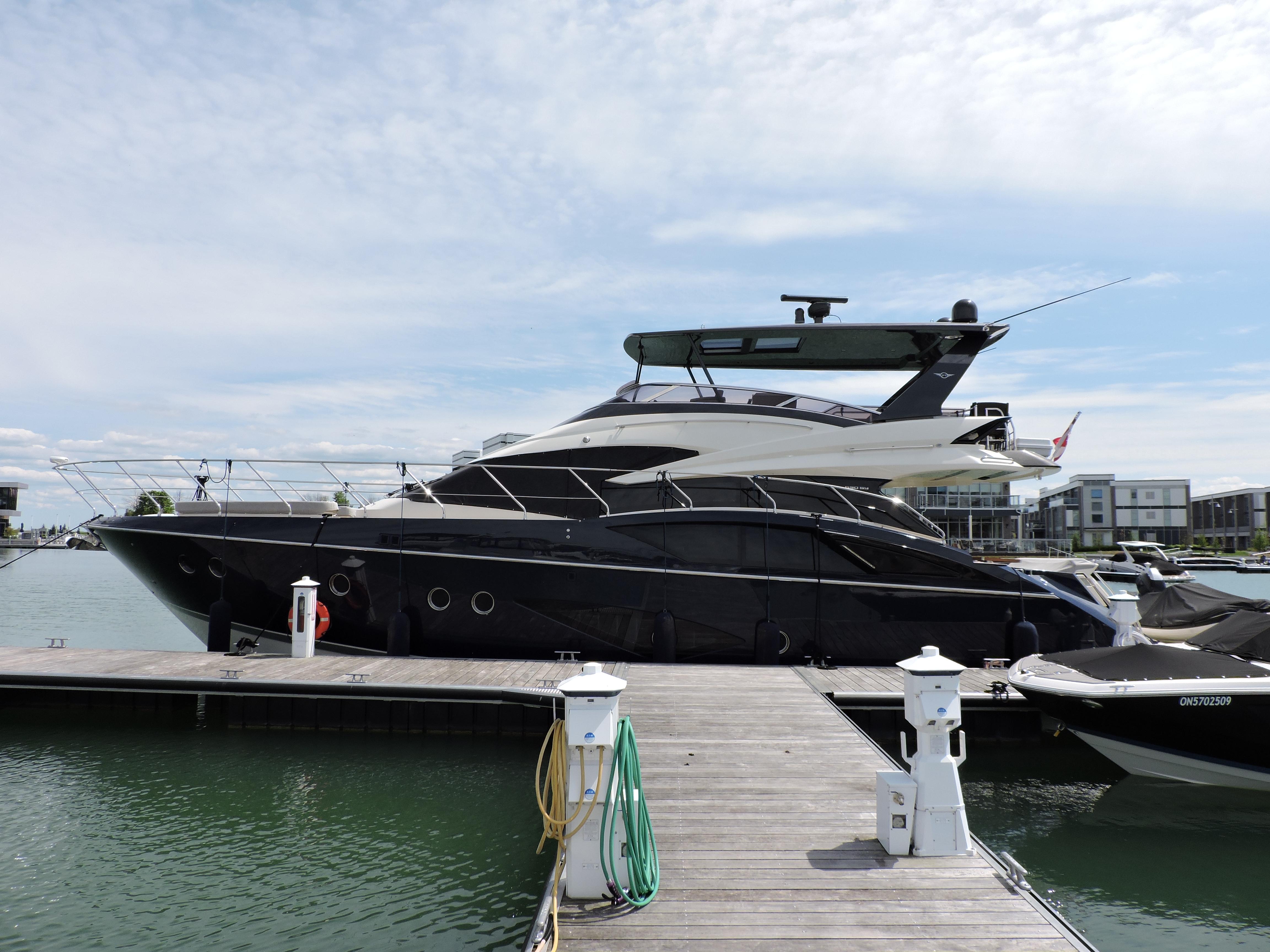 2014 Marquis 630 sport yacht