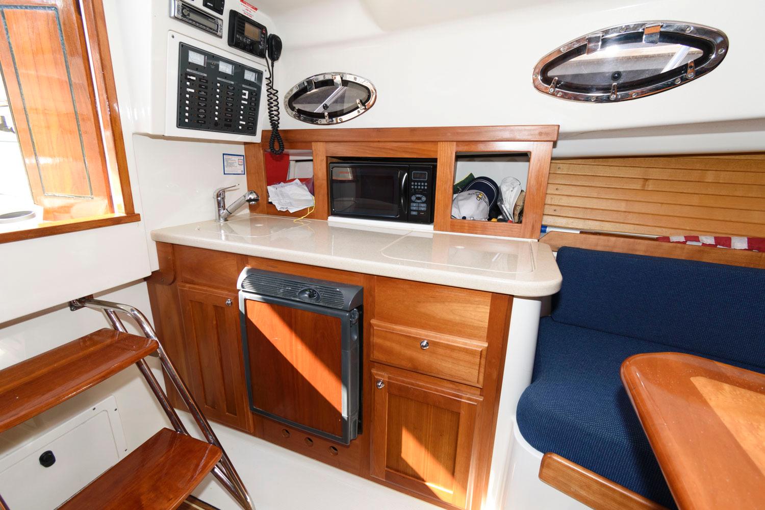 M 7159 MD Knot 10 Yacht Sales
