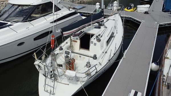 33' C & C Yachts, Listing Number 100883455, - Photo No. 2