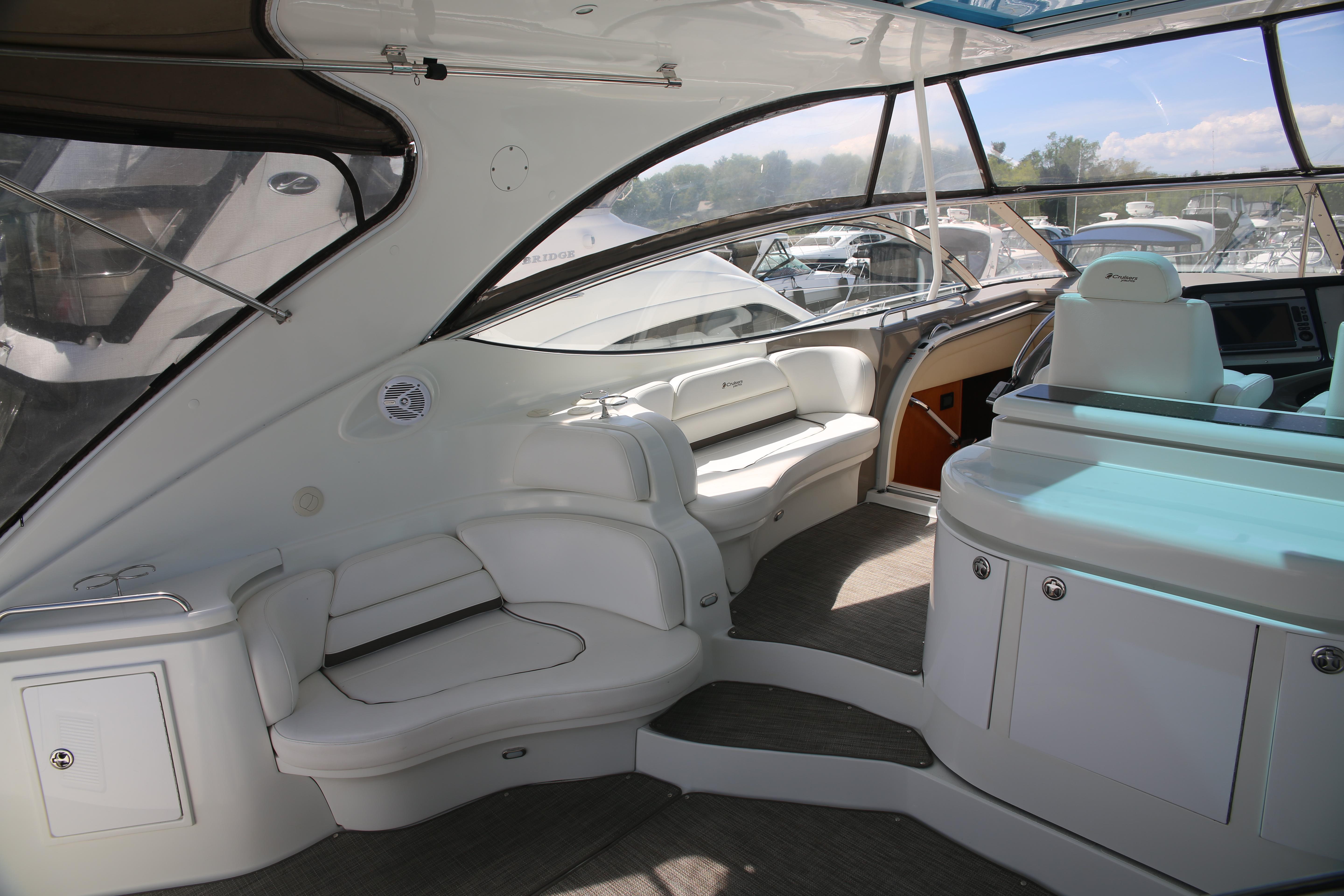 2008-cruisers-yachts-560-express-power-9831046-20250607095519061-1_XLARGE