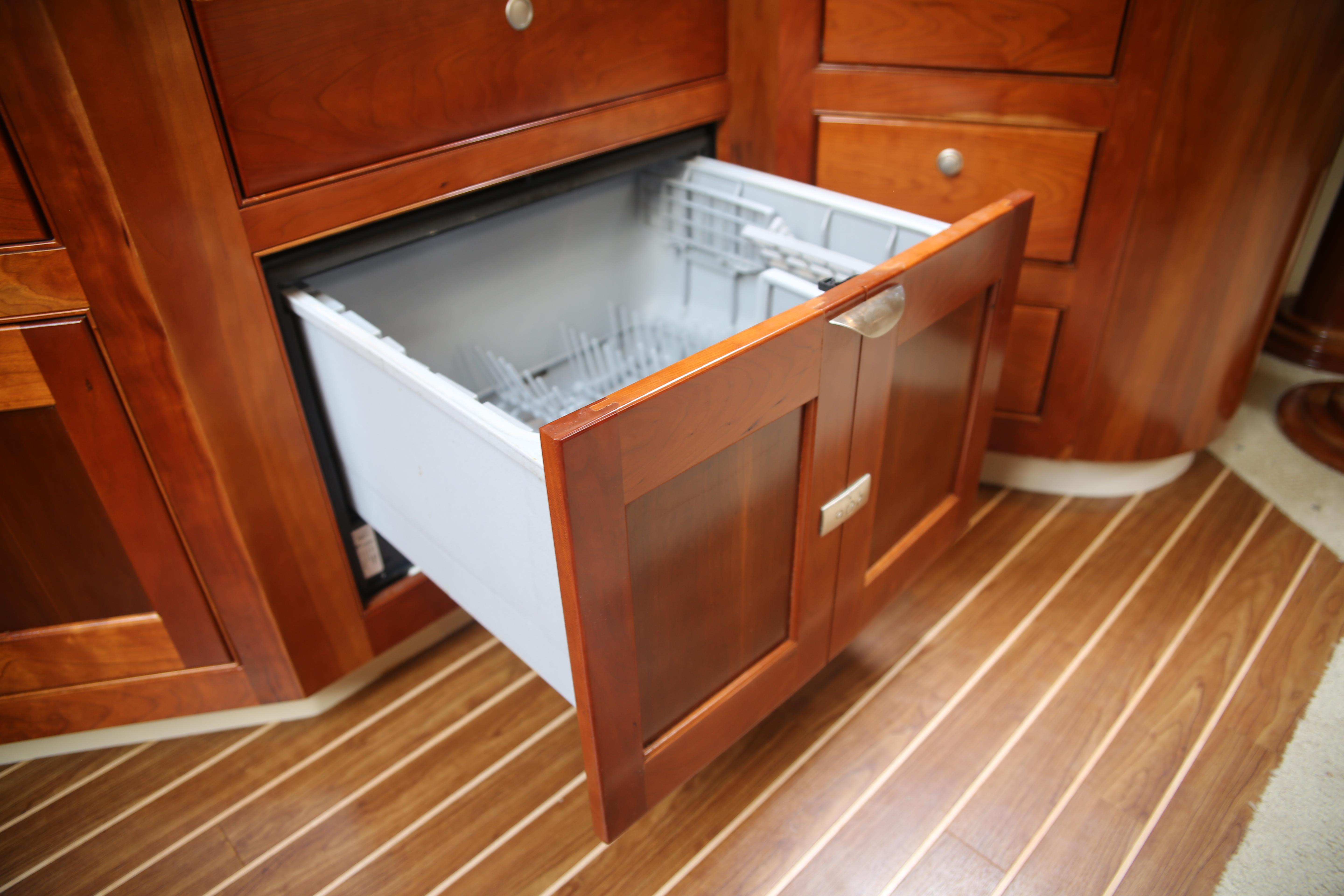 2008-cruisers-yachts-560-express-power-9831046-20250607095616061-1_XLARGE