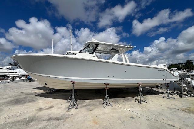 Pursuit S 358 Sport