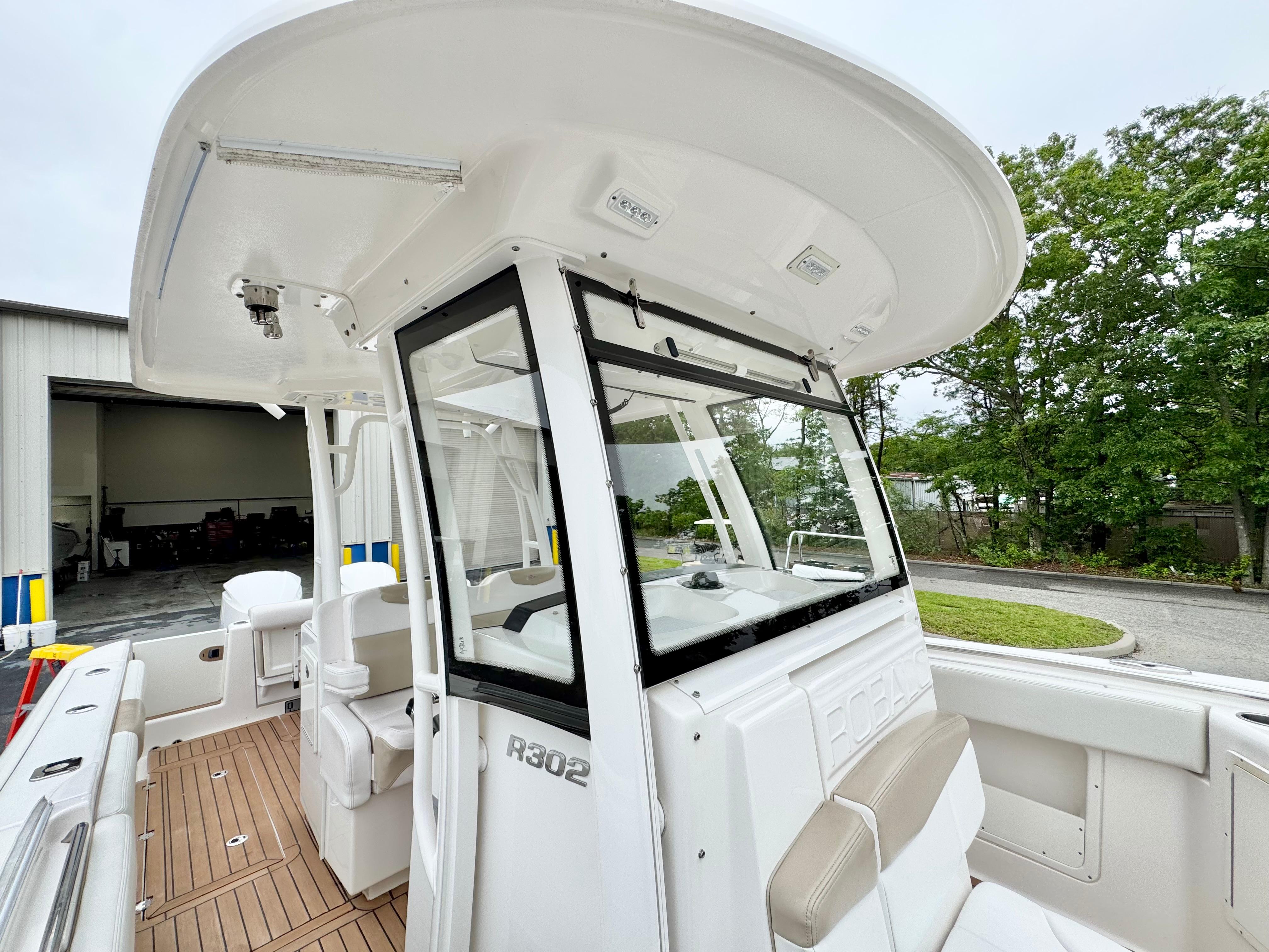 2018-robalo-r302-center-console-power-9661056-980097287-0-290520251206-13