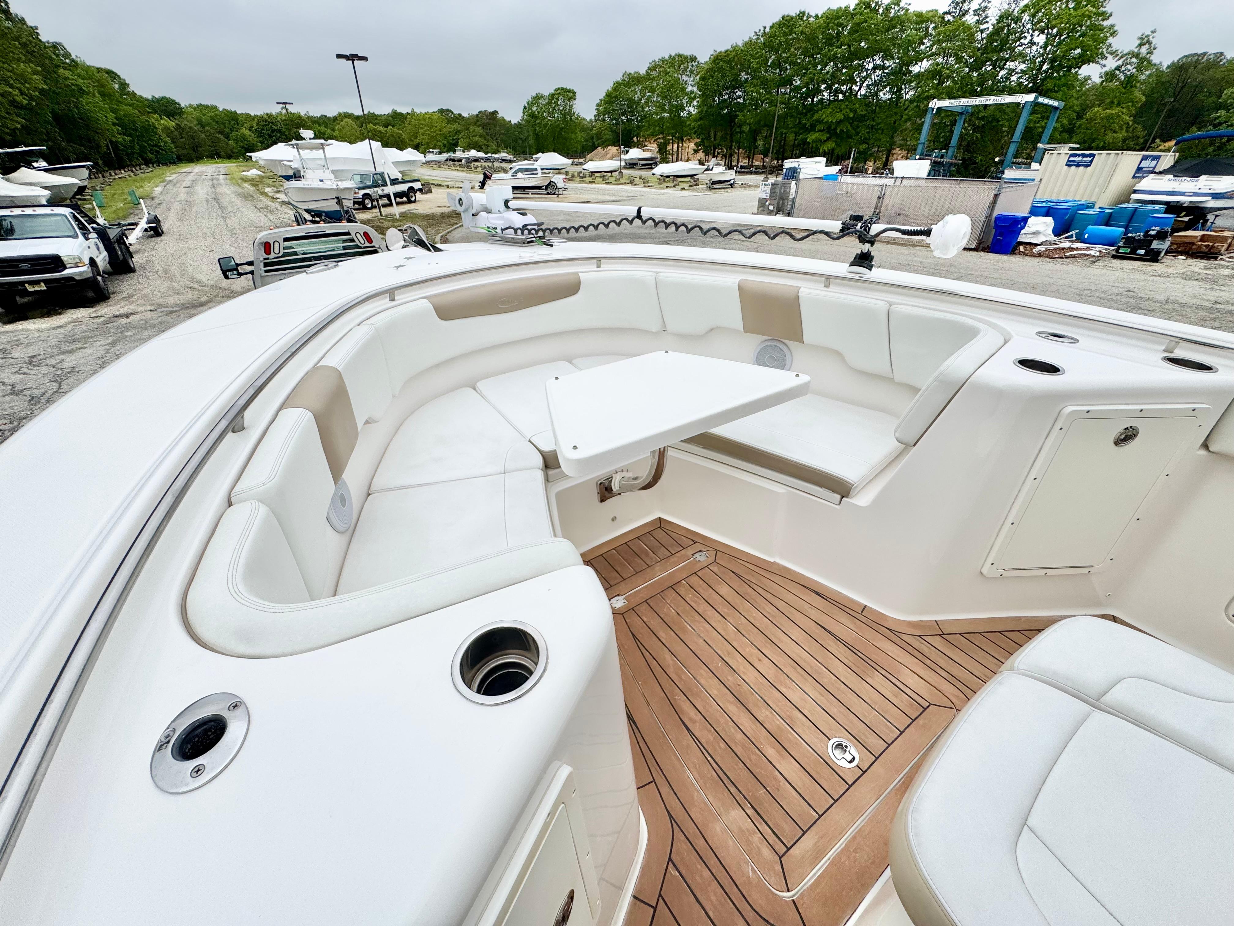 2018-robalo-r302-center-console-power-9661056-980097319-0-290520251206-10