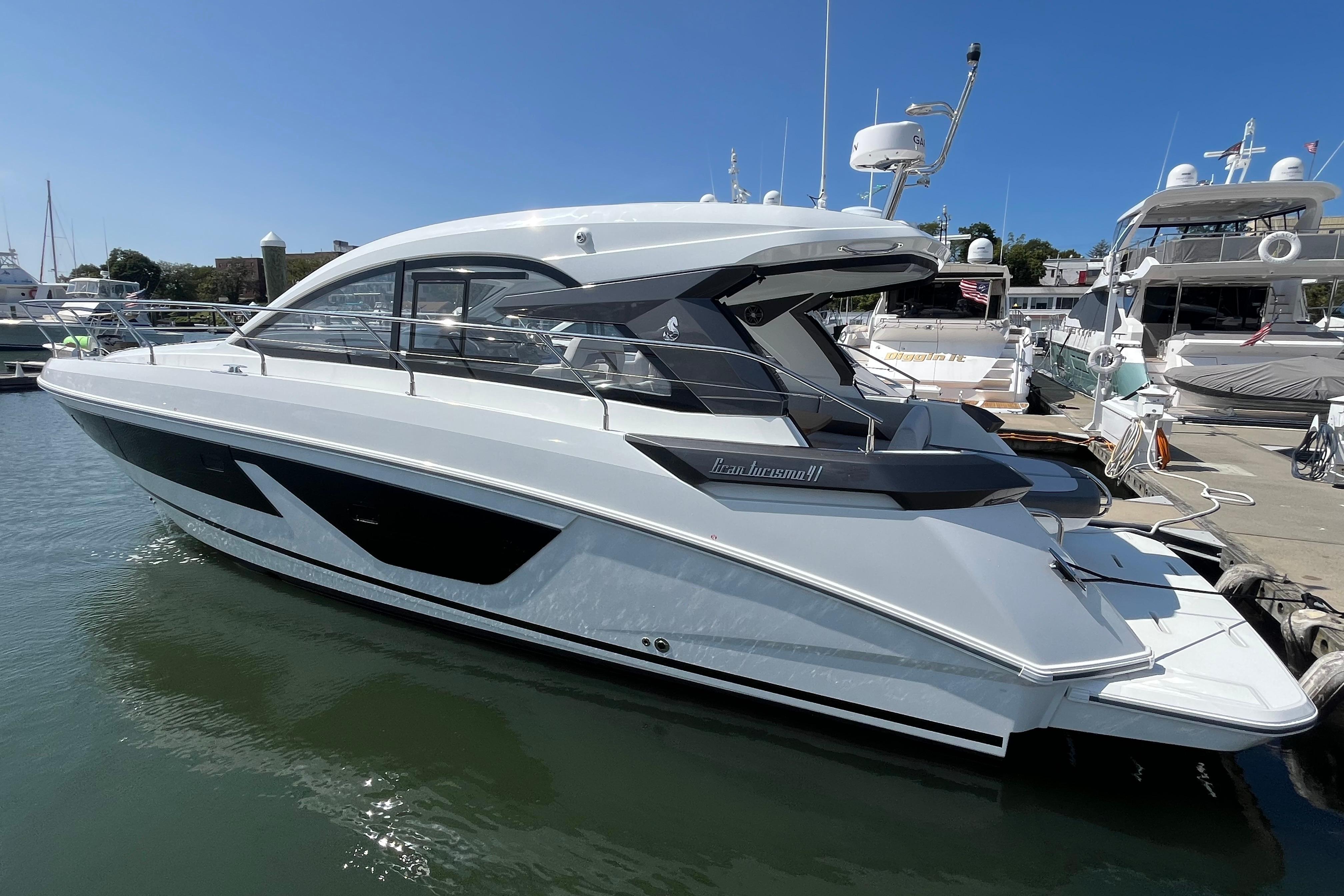 Yacht Photos Pics