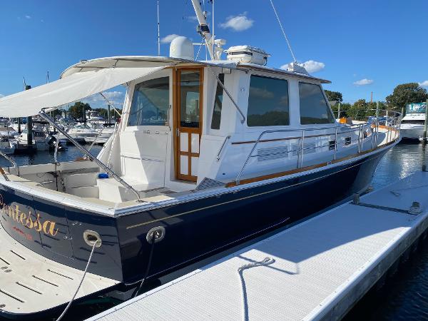 Photo of 2001 Grand Banks 49'