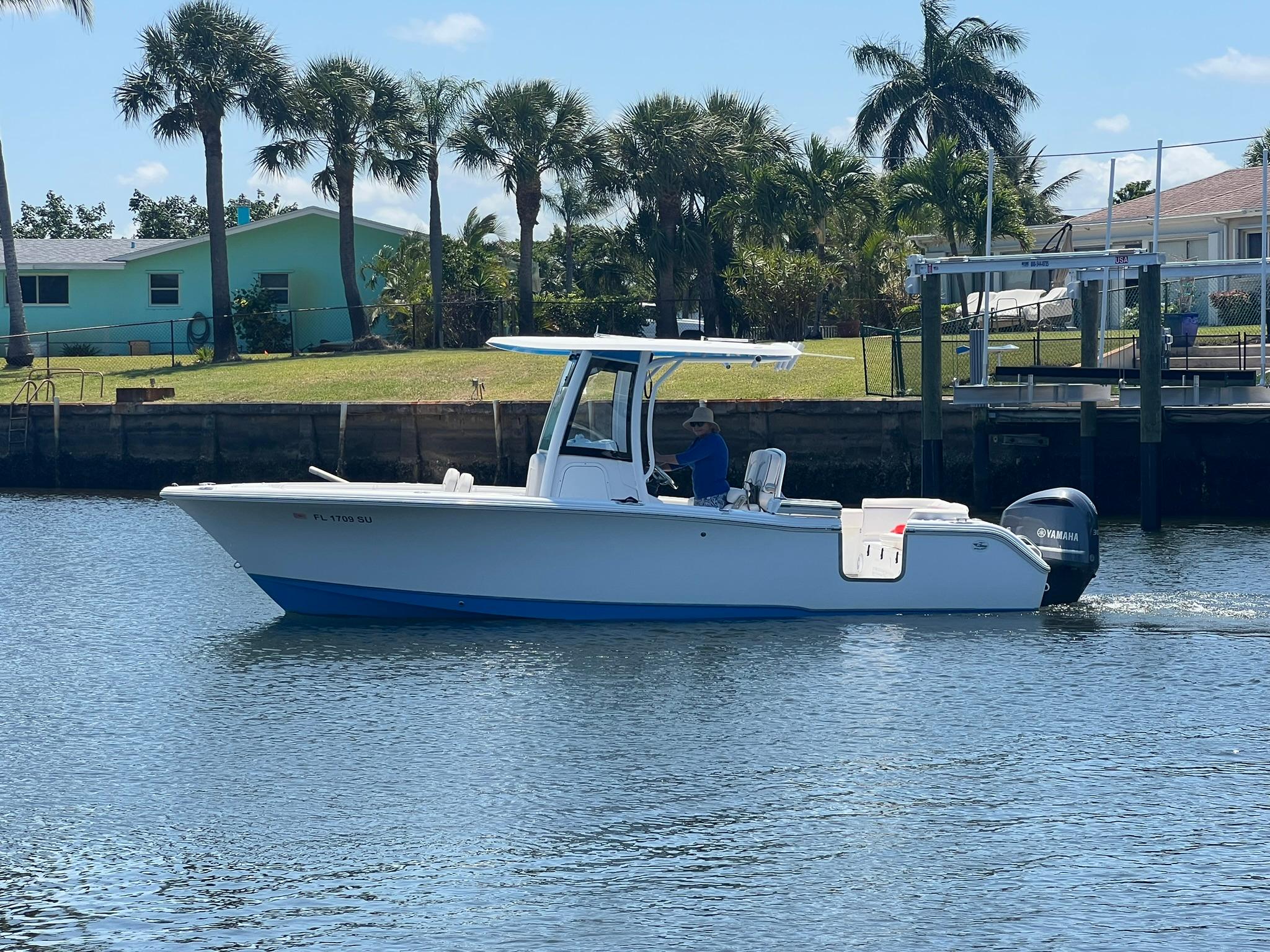 2020 Sea Hunt - Exterior profile on the water