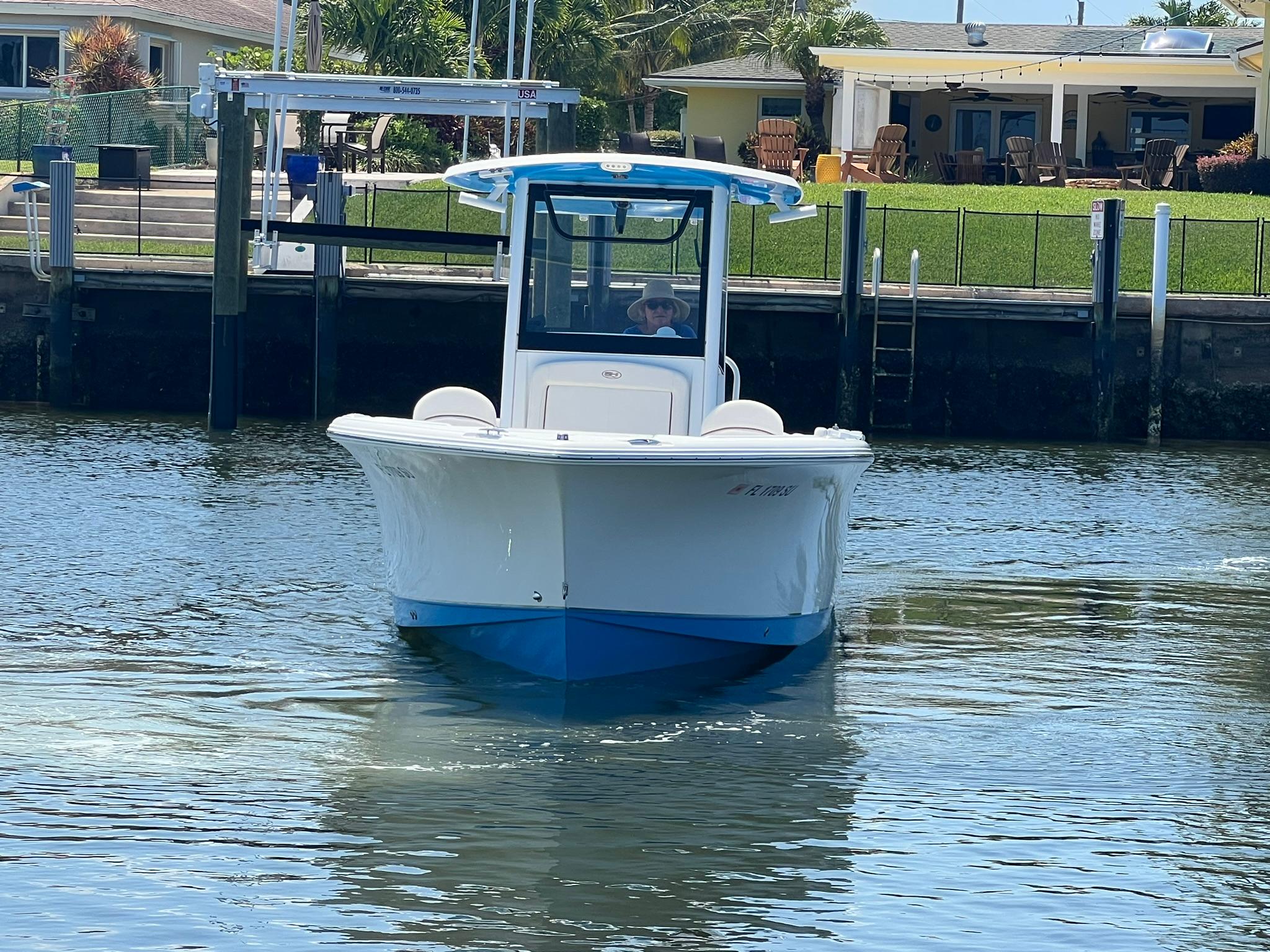 2020 Sea Hunt - Exterior profile on the water