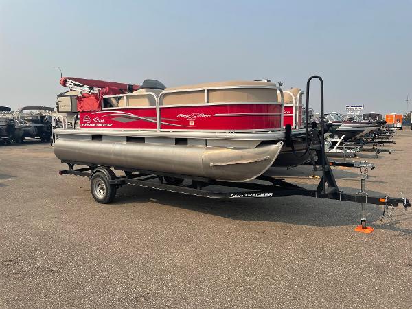 2017 Sun Tracker boat for sale, model of the boat is Party Barge 18 DLX & Image # 2 of 9