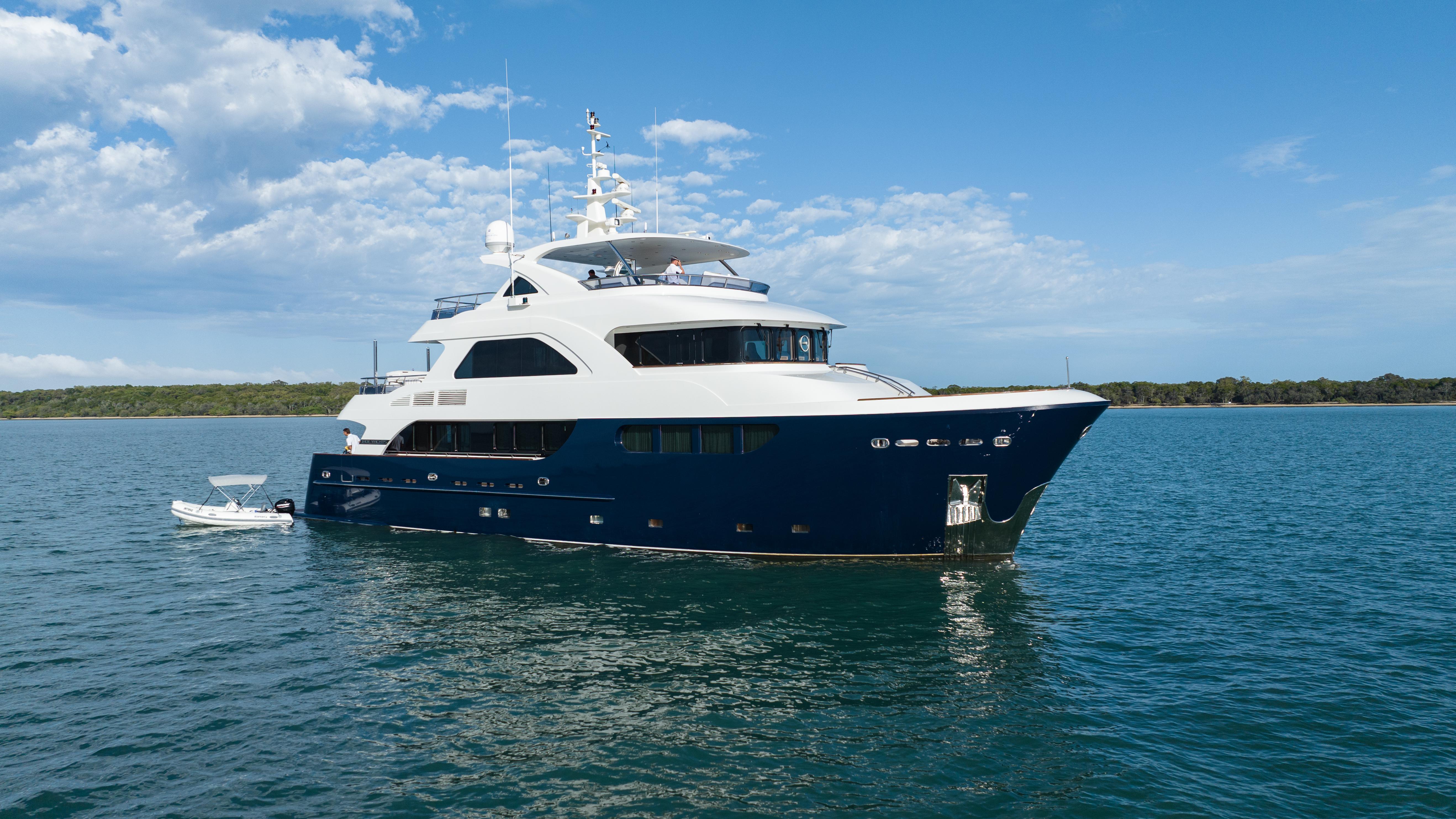 Intrigue 95' Jade 2010