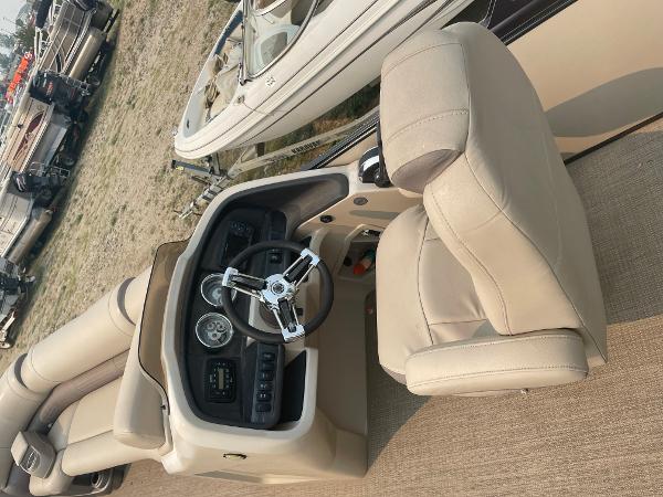 2017 Avalon boat for sale, model of the boat is 2585 CR & Image # 4 of 9