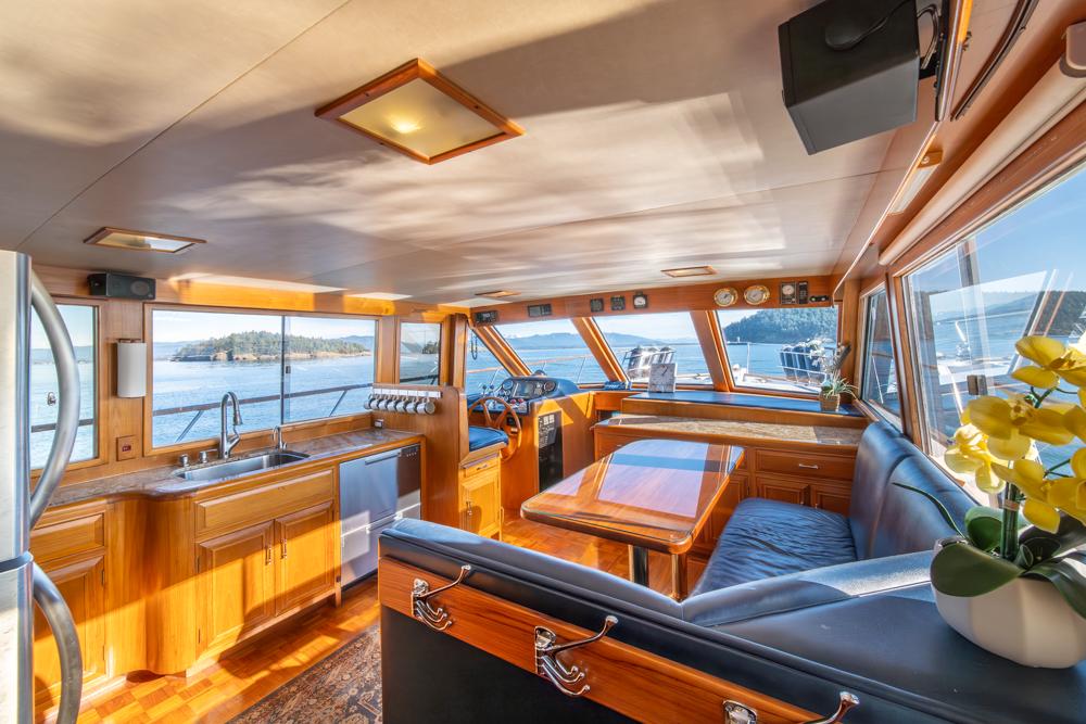 Ocean Alexander-Cockpit M/Y 1986-Take Chances WA-US-Luxurious 1986 Ocean Alexander Cockpit M/Y yacht interior with panoramic windows and elegant wood finishes.-9621089 | Thumbnail