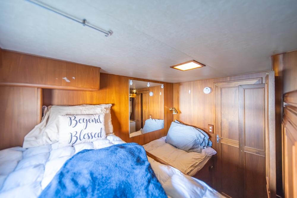 Ocean Alexander-Cockpit M/Y 1986-Take Chances WA-US-Cozy cabin interior of 1986 Ocean Alexander Cockpit M/Y with wooden paneling and bedding.-9621089 | Thumbnail