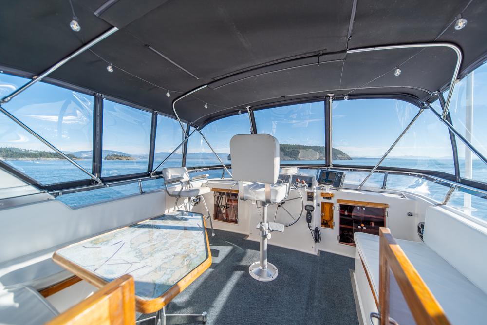 Ocean Alexander-Cockpit M/Y 1986-Take Chances WA-US-Interior of 1986 Ocean Alexander Cockpit M/Y yacht with panoramic ocean views.-9621089 | Thumbnail