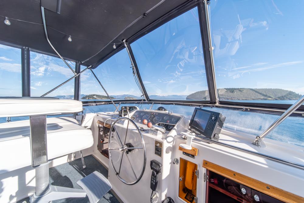 Ocean Alexander-Cockpit M/Y 1986-Take Chances WA-US-Ocean Alexander 1986 Cockpit M/Y helm with panoramic ocean view.-9621089 | Thumbnail