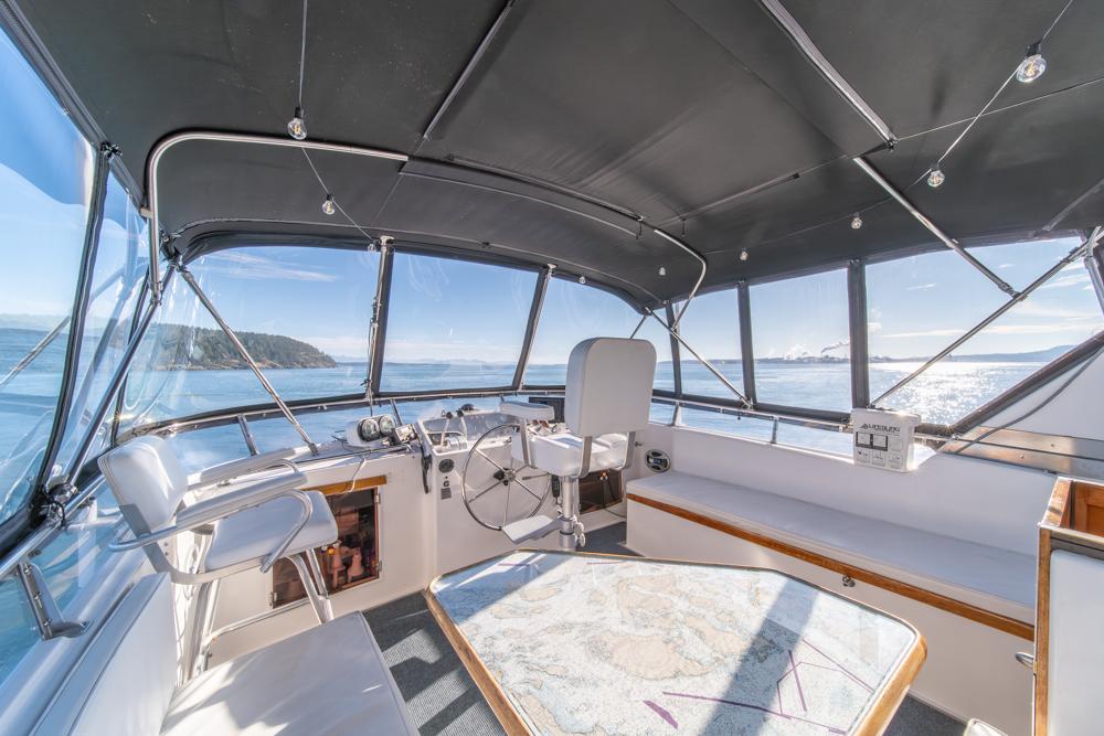 Ocean Alexander-Cockpit M/Y 1986-Take Chances WA-US-Interior of 1986 Ocean Alexander Cockpit M/Y yacht with panoramic ocean views.-9621089 | Thumbnail