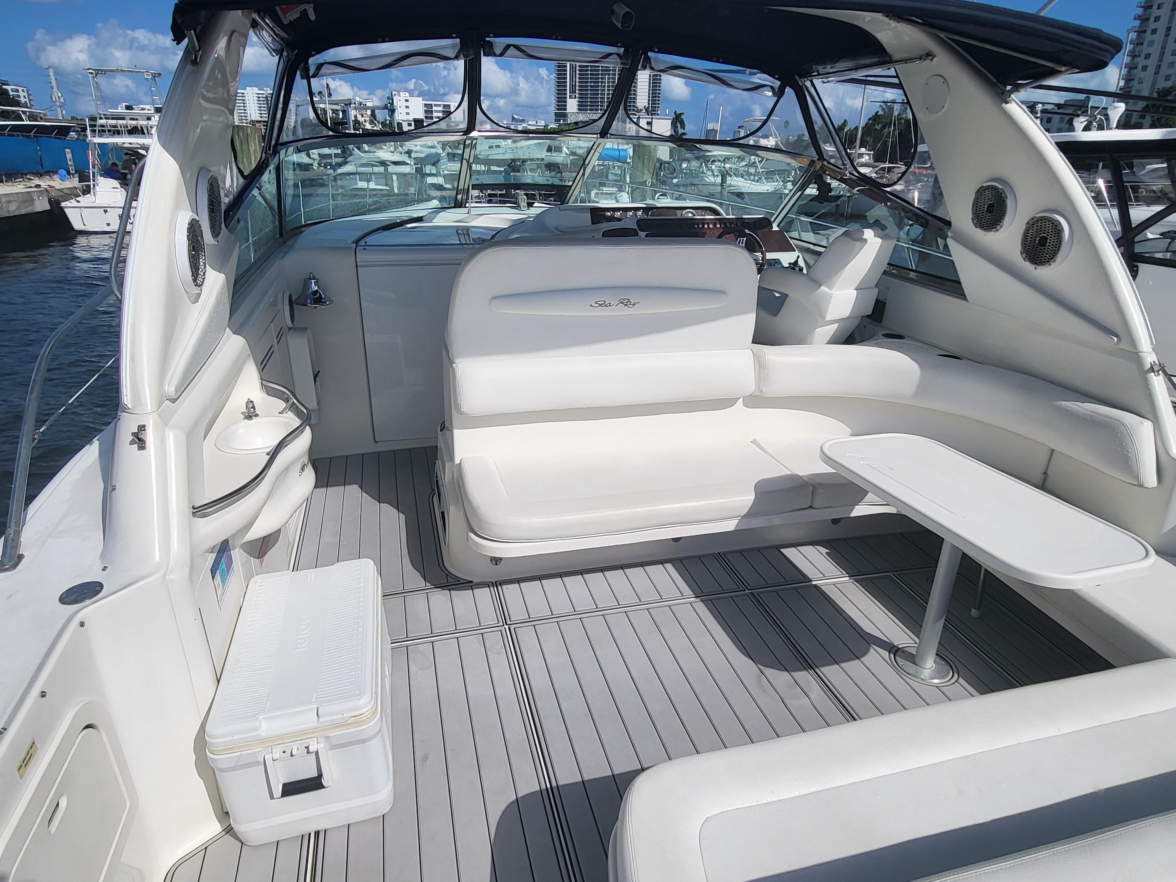 Sea Ray 44' 400 Sundancer - Cockpit