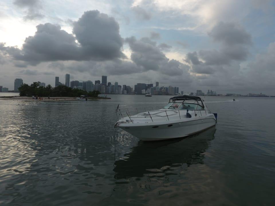 Sea Ray 44' 400 Sundancer - Bow