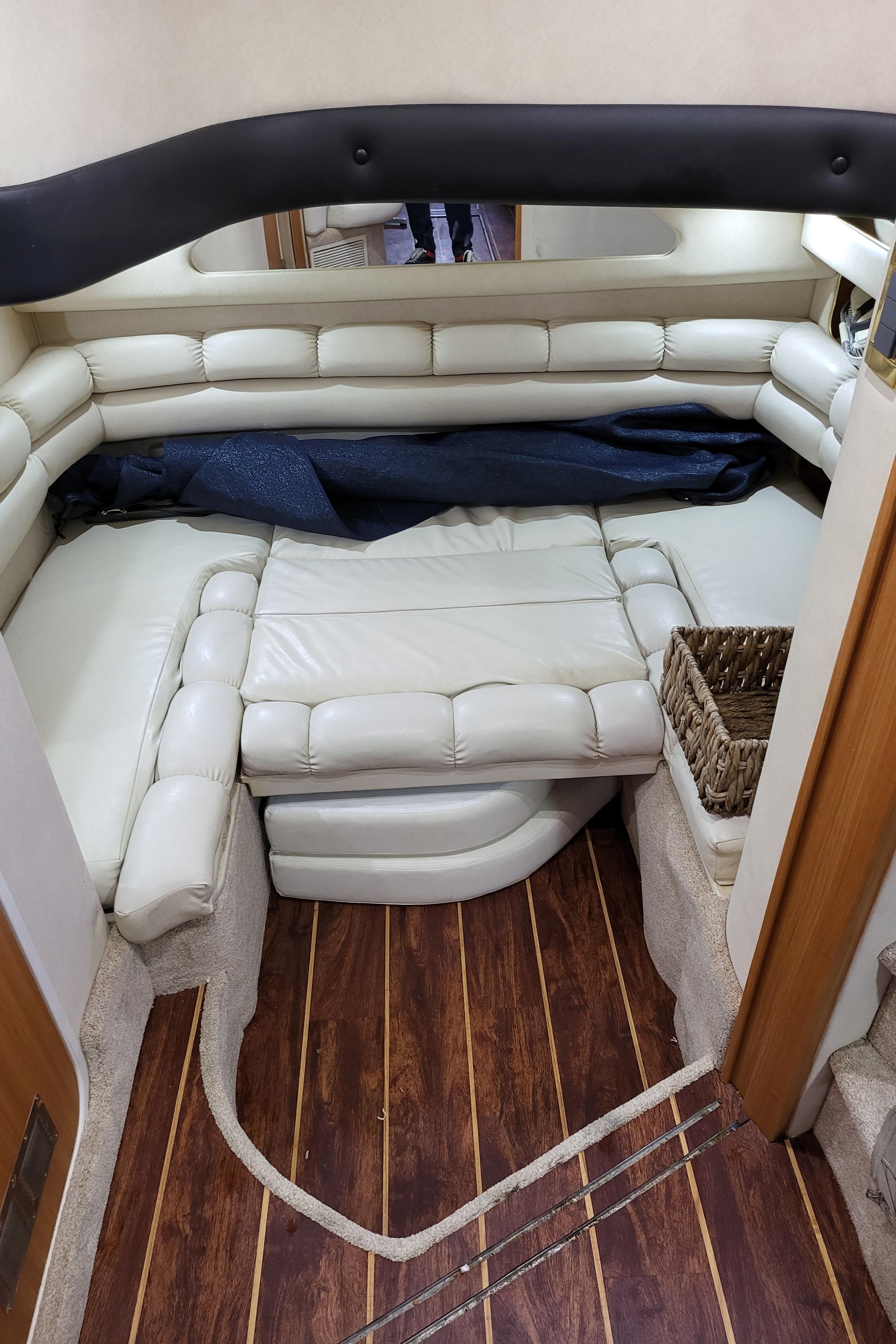 Sea Ray 44' 400 Sundancer - Cabin