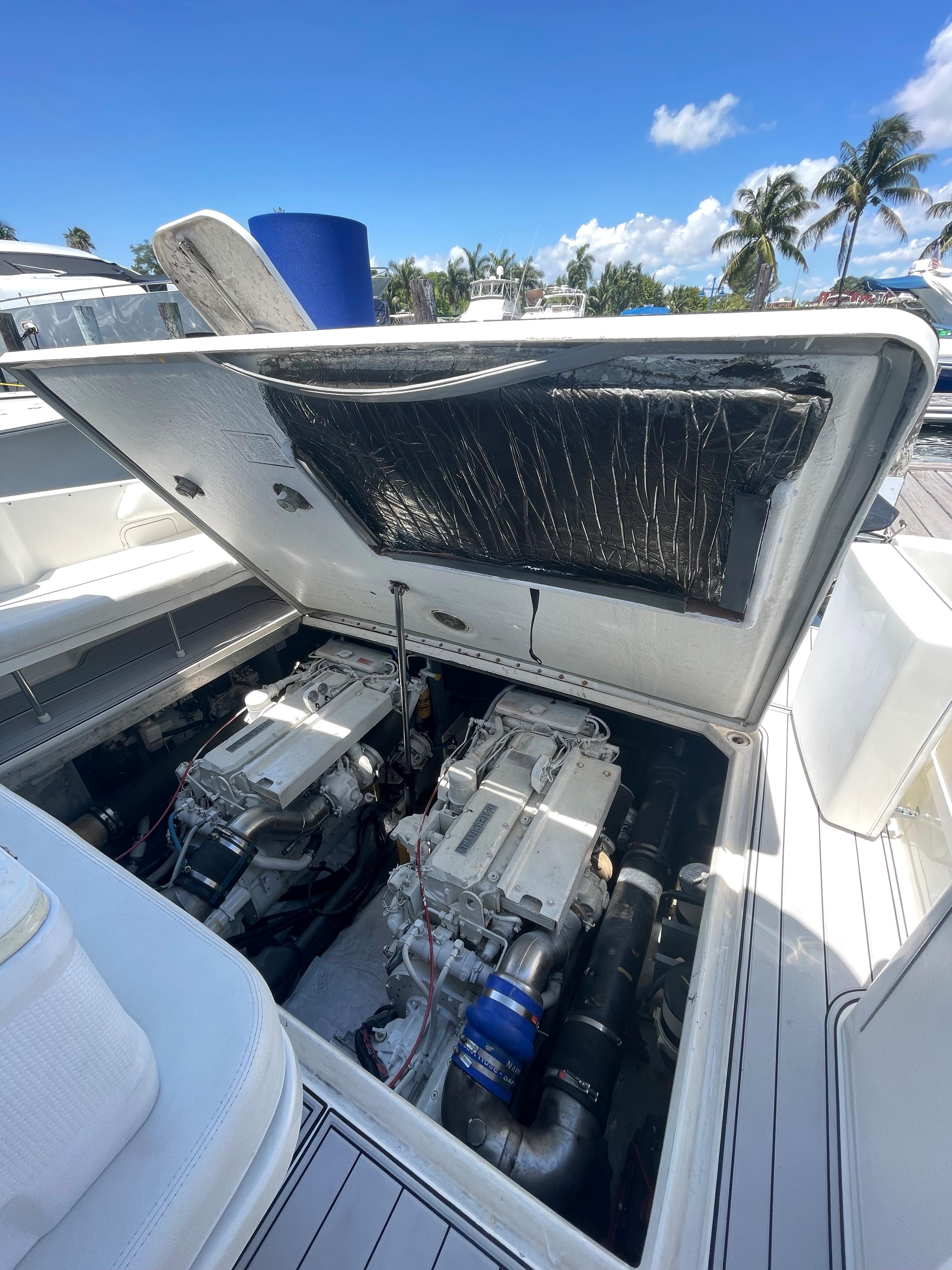 Sea Ray 44' 400 Sundancer - Engine Room