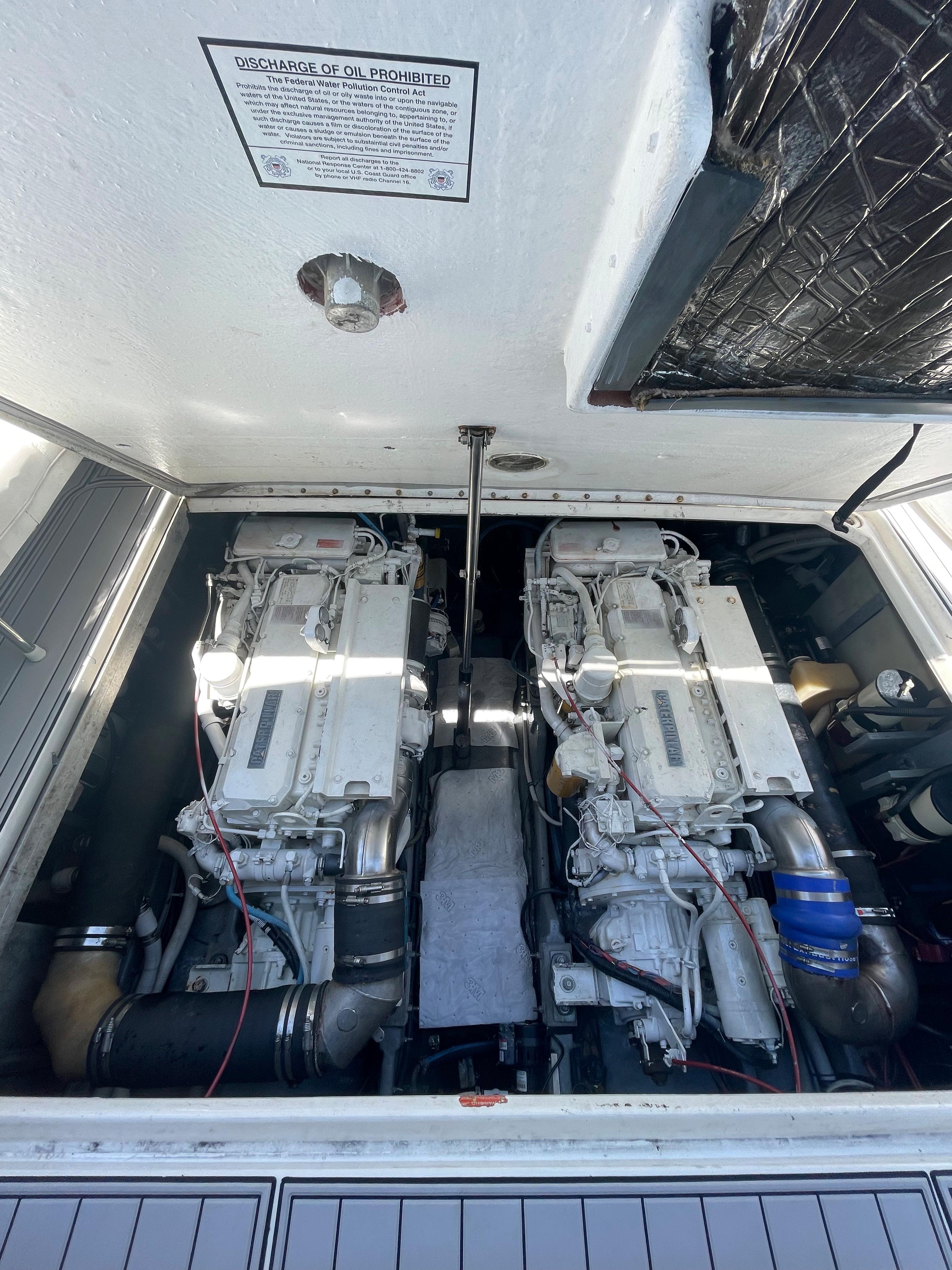 Sea Ray 44' 400 Sundancer - Engine Room