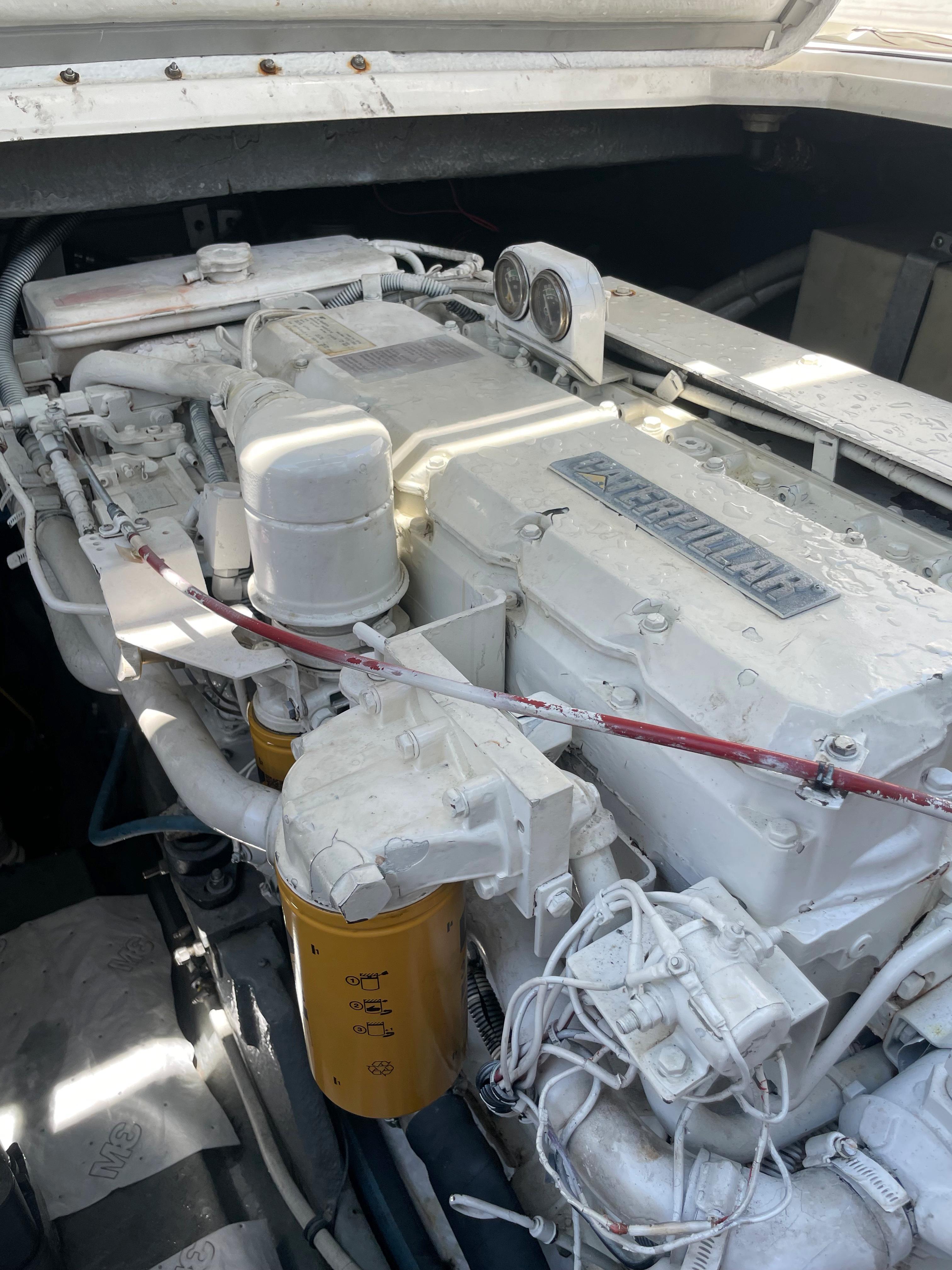 Sea Ray 44' 400 Sundancer - Engine Room