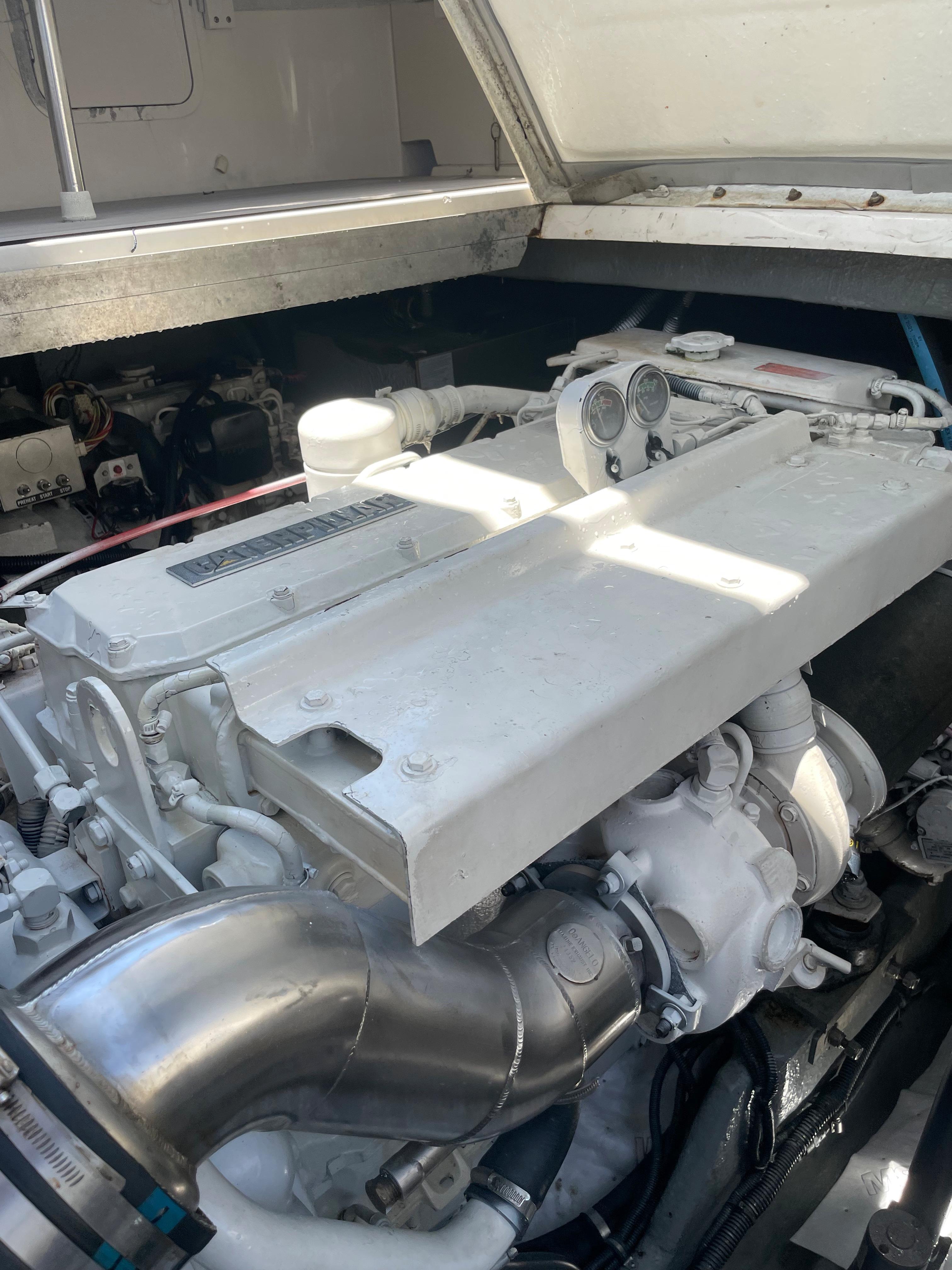 Sea Ray 44' 400 Sundancer - Engine Room