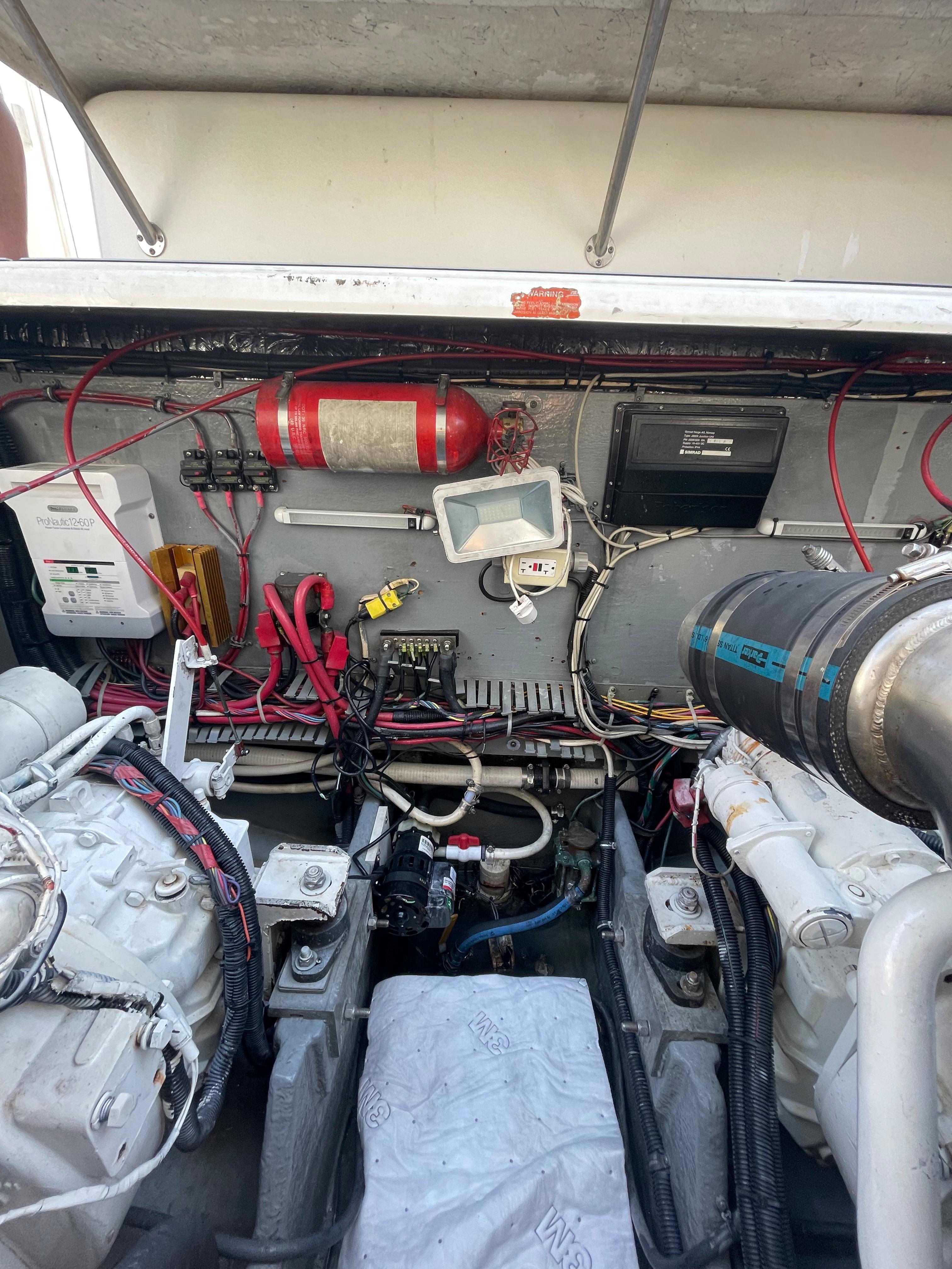 Sea Ray 44' 400 Sundancer - Engine Room