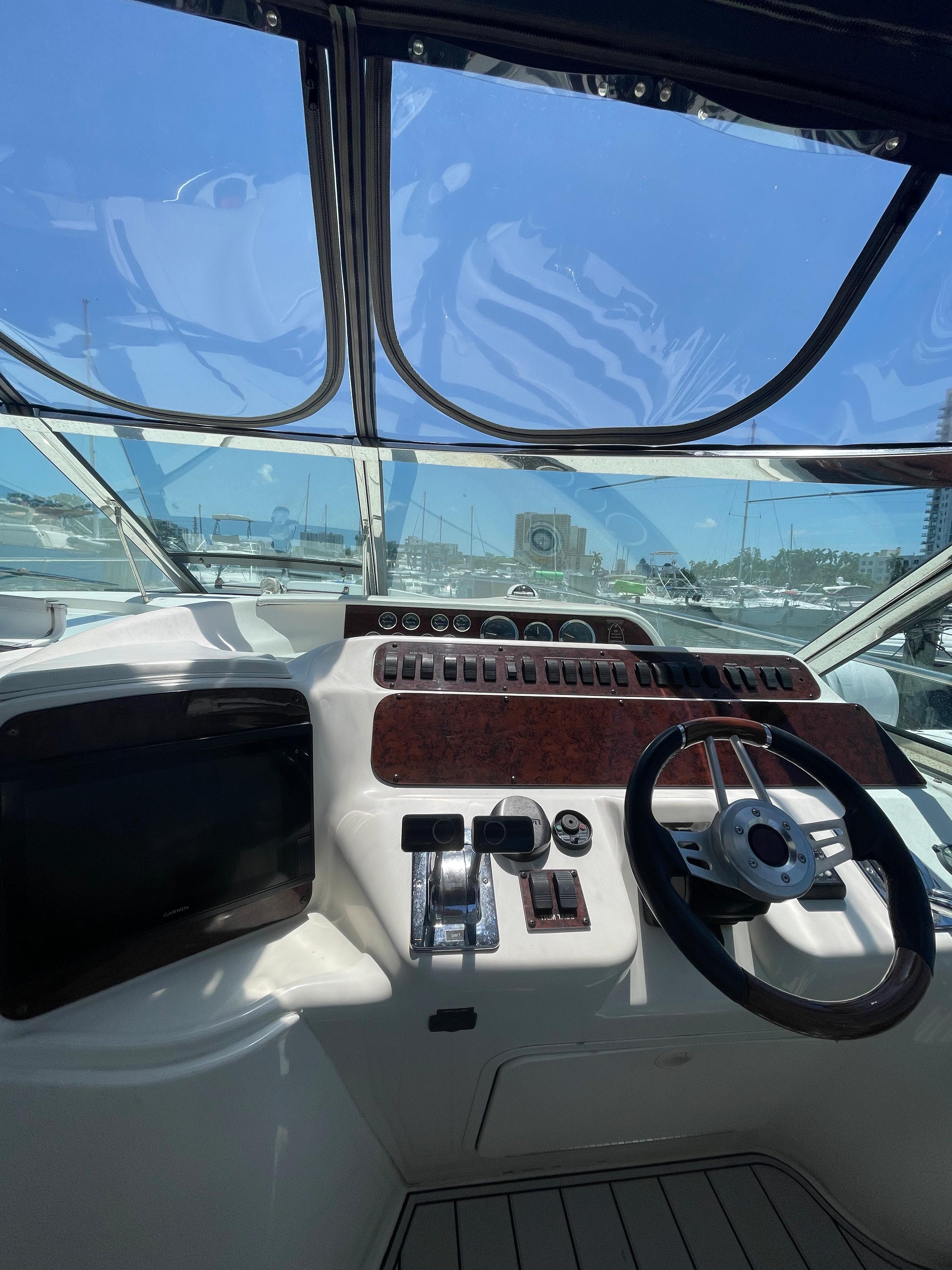 Sea Ray 44' 400 Sundancer - Helm