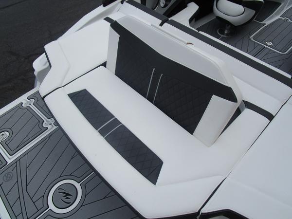 2022 Monterey boat for sale, model of the boat is 218 Super Sport & Image # 10 of 32