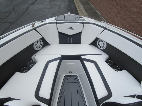 2022 Monterey boat for sale, model of the boat is 218 Super Sport & Image # 23 of 32