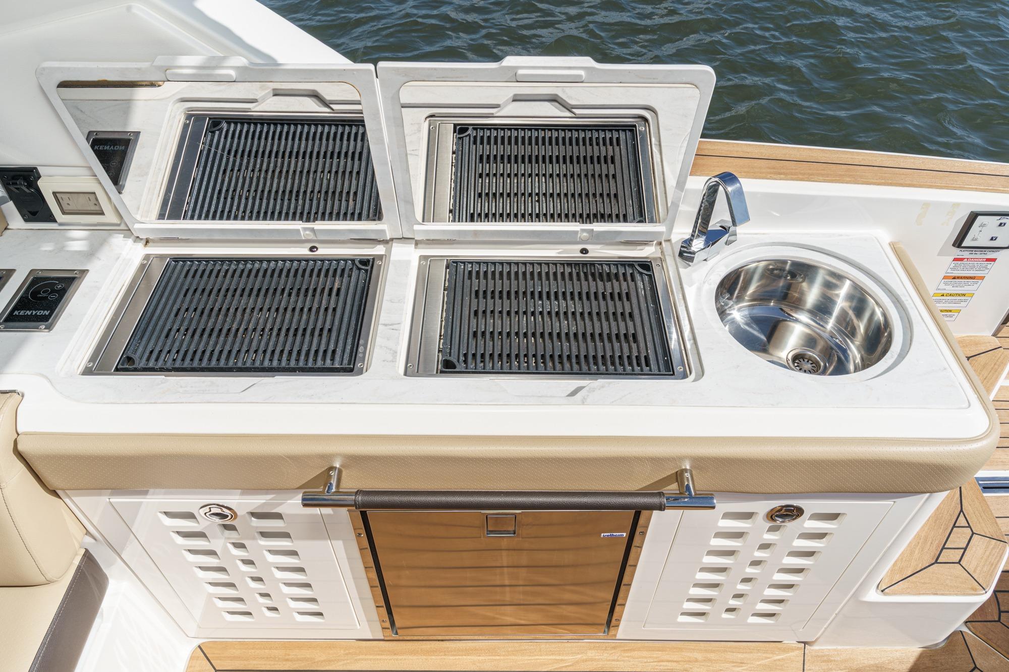 2023 Sea Ray SLX 400 Outboard #TBMB1313LLC inventory image at Sun Country Marine Group, Newport Beach