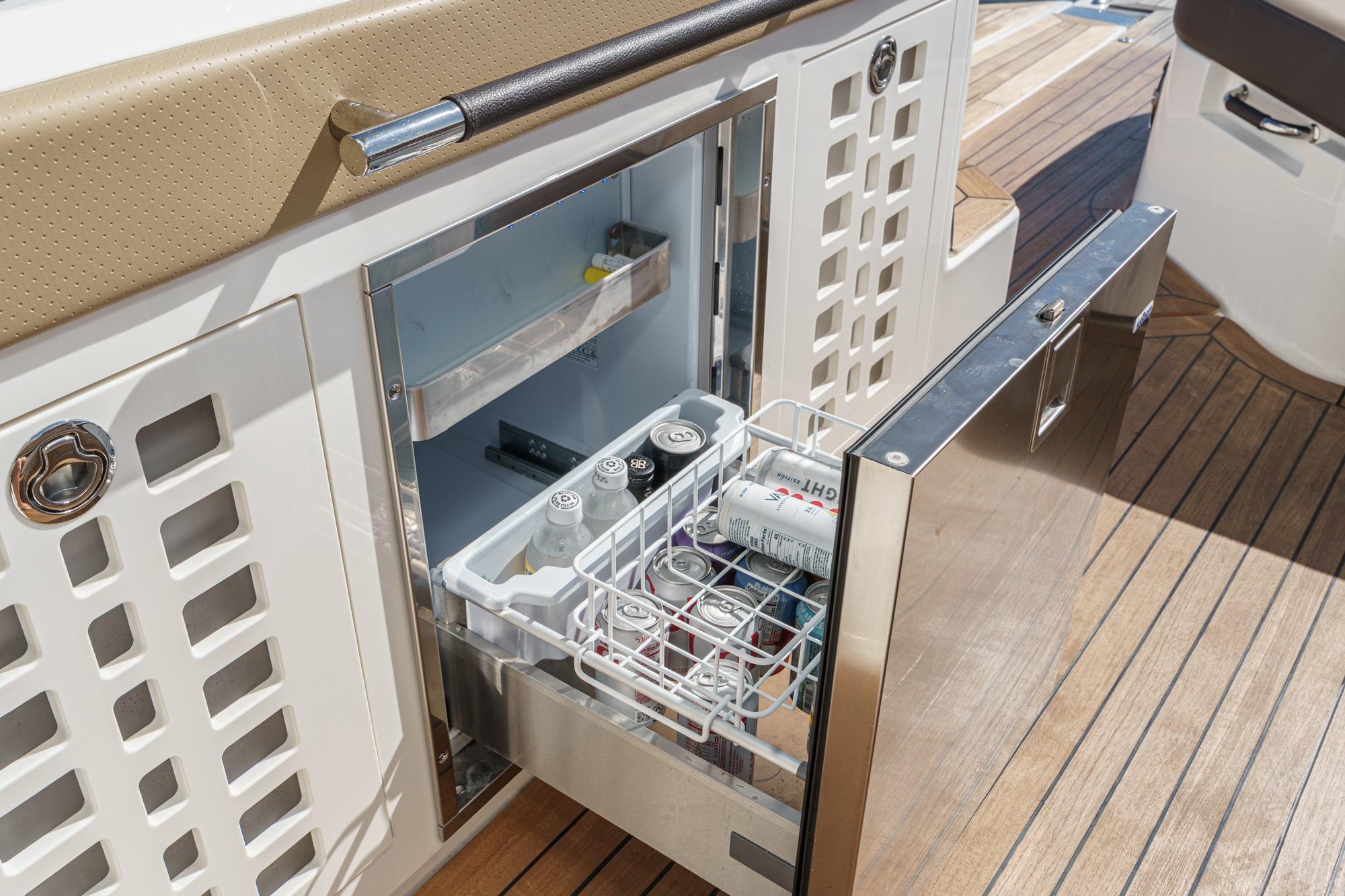 2023 Sea Ray SLX 400 Outboard #TBMB1313LLC inventory image at Sun Country Marine Group, Newport Beach