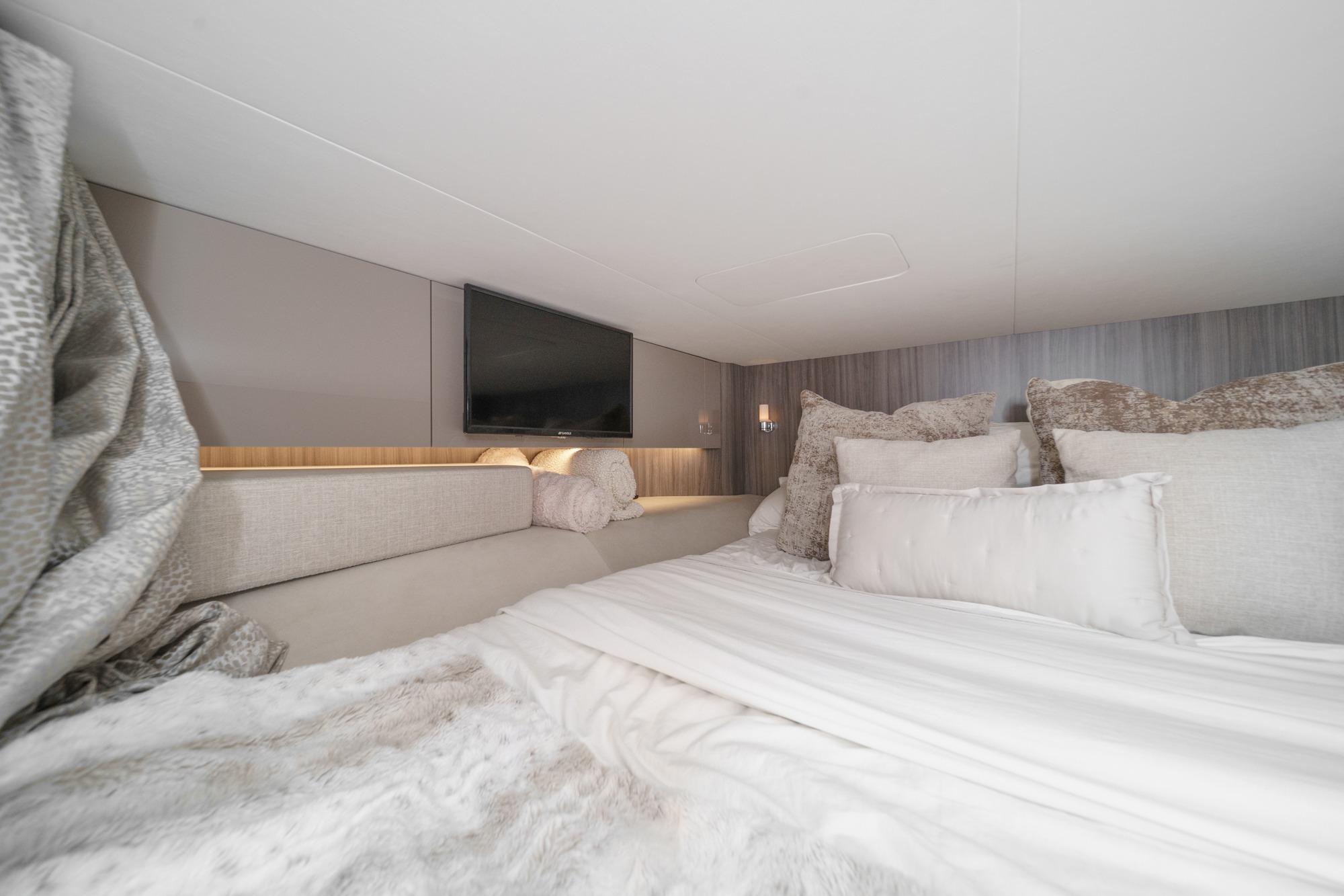 2023 Sea Ray SLX 400 Outboard #TBMB1313LLC inventory image at Sun Country Marine Group, Newport Beach