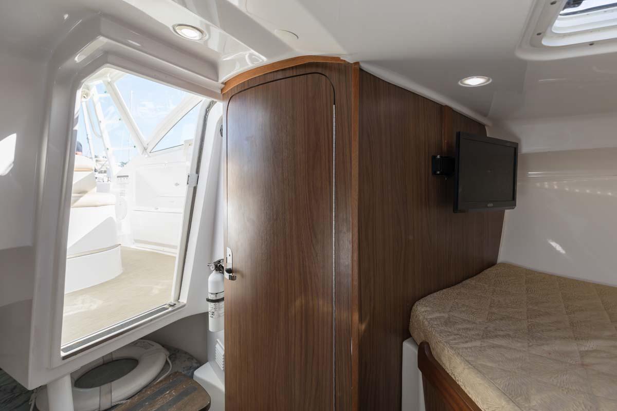 36′ Everglades 2016 Yacht for Sale