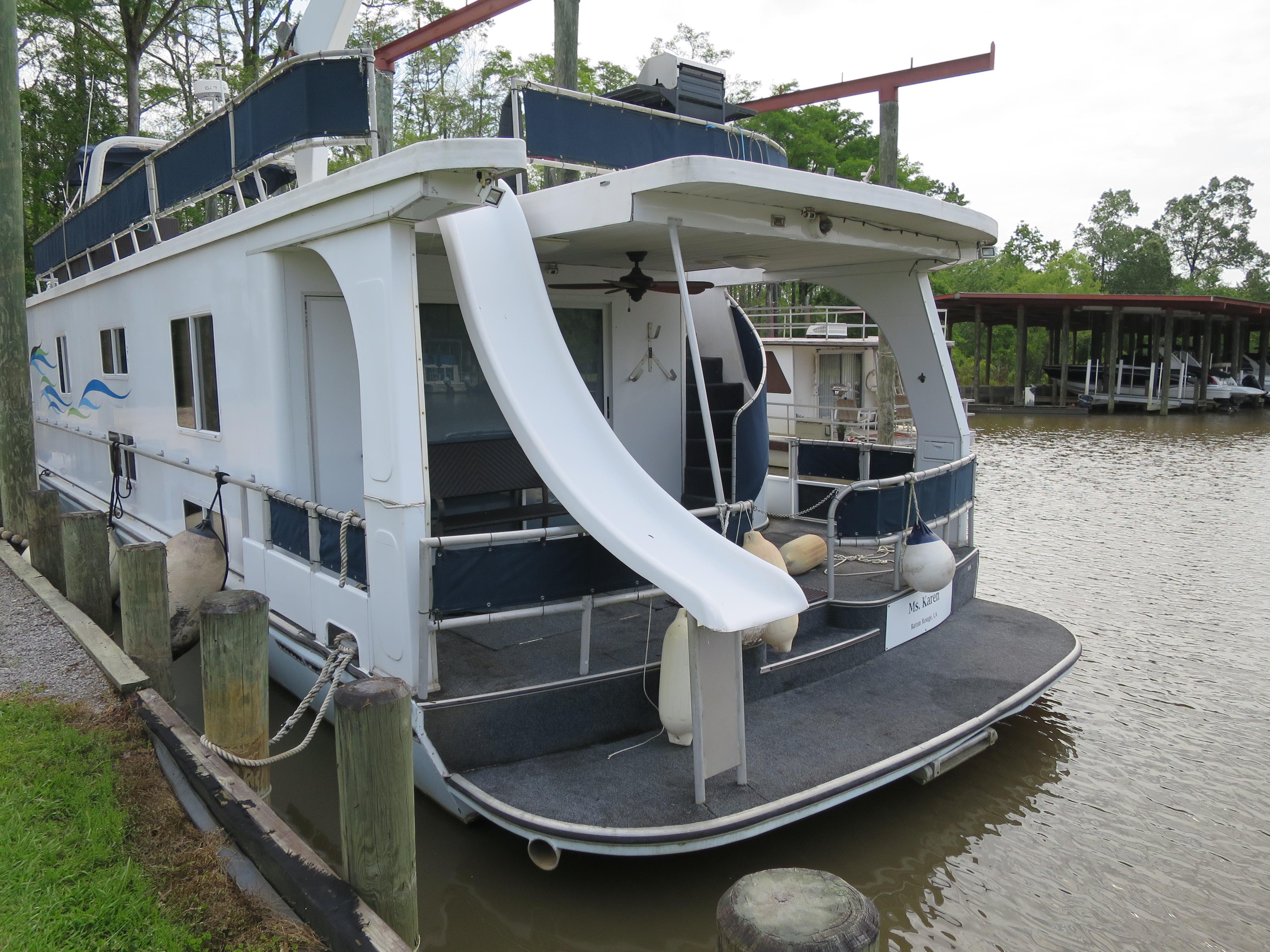 houseboat for yacht
