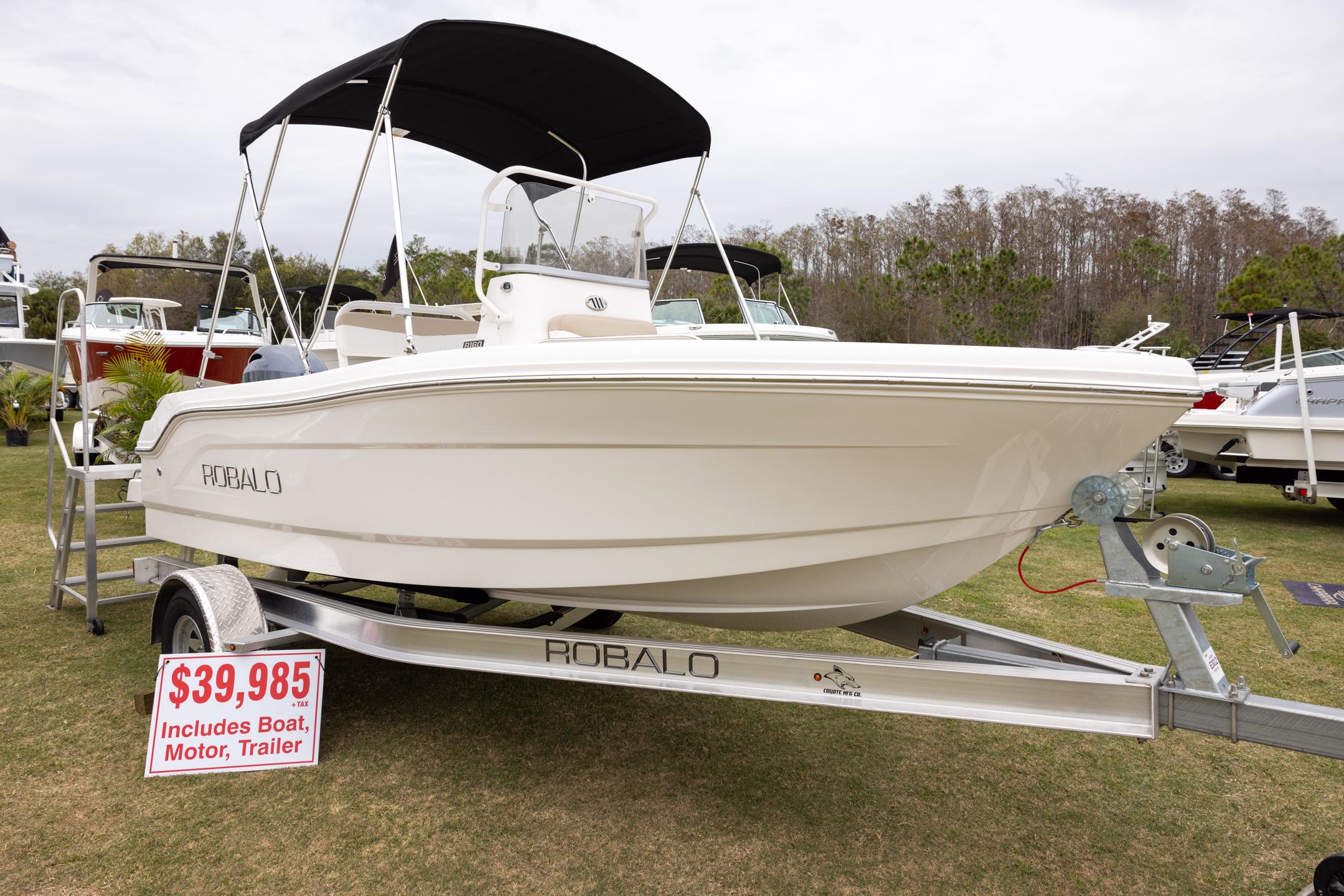 Robalo R160 Center Console 2025