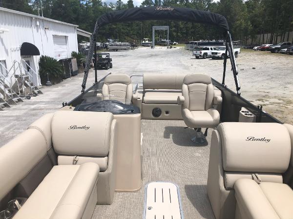2021 Bentley boat for sale, model of the boat is 243 Swingback & Image # 15 of 37