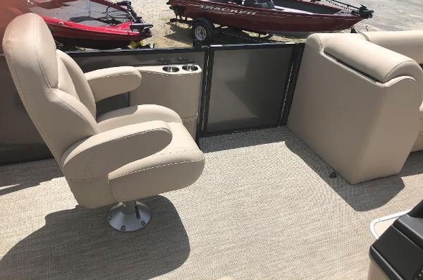 2021 Bentley boat for sale, model of the boat is 243 Swingback & Image # 26 of 37