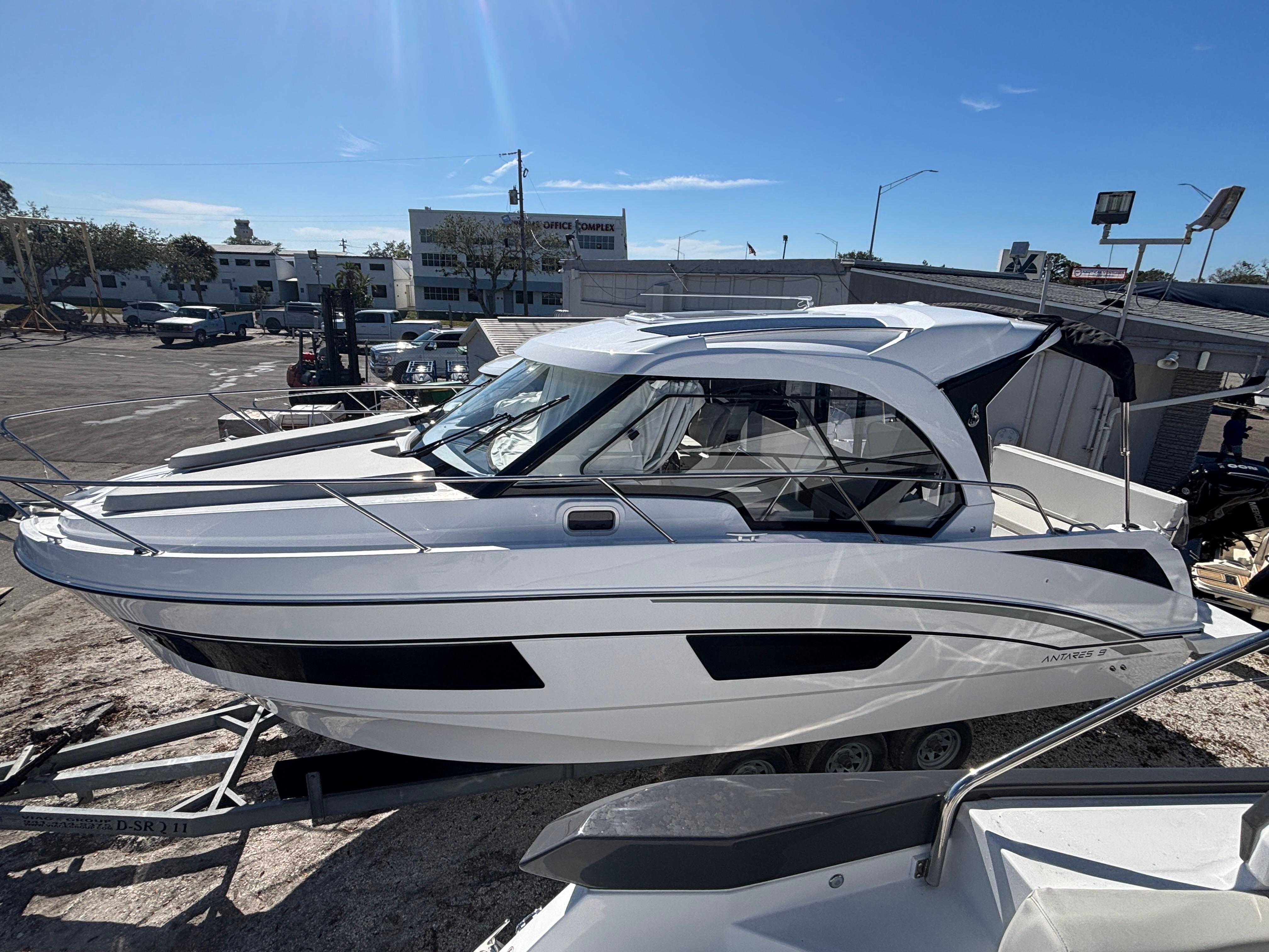 2025 Beneteau Antares 9