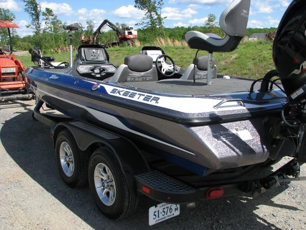 2017 Skeeter boat for sale, model of the boat is ZX225 & Image # 8 of 16