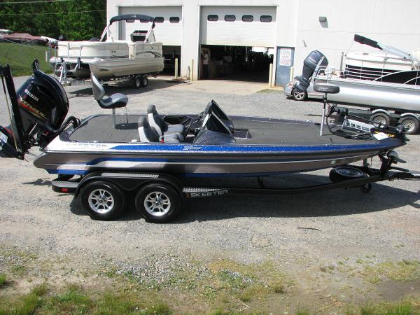 2017 Skeeter boat for sale, model of the boat is ZX225 & Image # 1 of 16